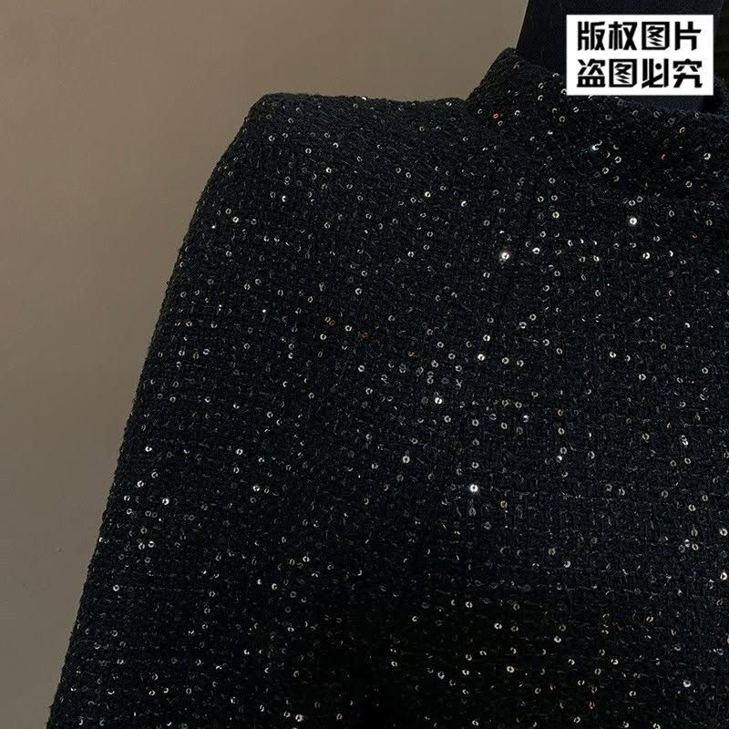 Luxury has an address 😍🥰 Do you support that? Heavy-duty woven sequined wool shawl cape, stylish and padded, new winter style, flattering for petite figures with defined shoulders. Available sizes for weights from 40-77 kg. Pre-order available. Delivery time is 2-3 weeks from the booking date. For more details, please contact us on our Telegram channel. For immediate inquiries and questions, please contact us via WhatsApp. #Via #foryou # pinkygirls4shoping

نص مكتوب في الصور:
- 版权图片
- 盗图必究
- 版权图片 盗图必究