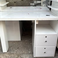ميز اكرلك اضافر للبيع 125 07701274465