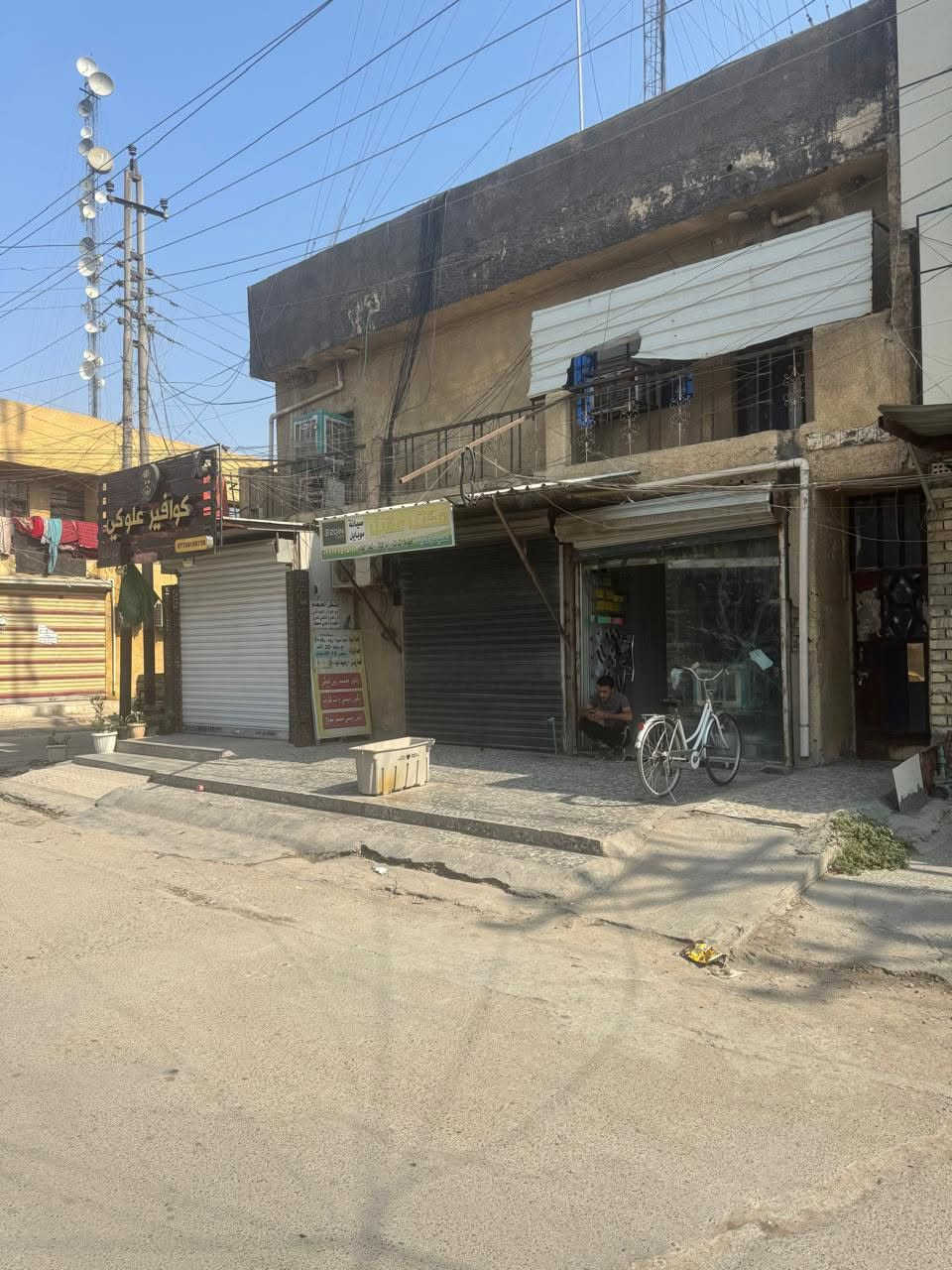 بناية ركن • ١٠٠م • شقتين ٣ محلات