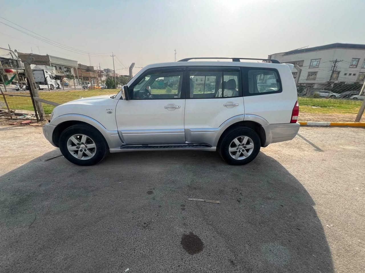 لسلام عليكم 
سيارة باجيرو 2007 
السعر 8500$ وبيها مجال 
سيارة موجودة عدنا من 2009 سيارة بيت سنوية عظم رقم صدامي 
لون ابيض 
بدون حادث وبدون صبغ
محرك 3800 جديد مشدود 
سيارة ما ناقصها شي نهائي
تبريد ثلج 3 قطع 
كامرة خلفية شاشة + حساسات خلفية 
7 راكب 
مري شفط
كشنات مخمل بدون فتحة وارد كويتي الملا 

مكان السيارة بغداد العامرية 
للاتصال / ***********
