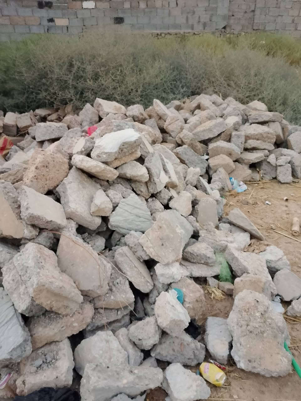 سلام علايكم
حجر للبيع بنسب السعار 
ومتواجد زميج 
اي شي عندك من تفليش او بنيان او ترميم حدائق او انقاض احنة حاضرين بأي وقت 
هذا رقمي 👈 ***********
