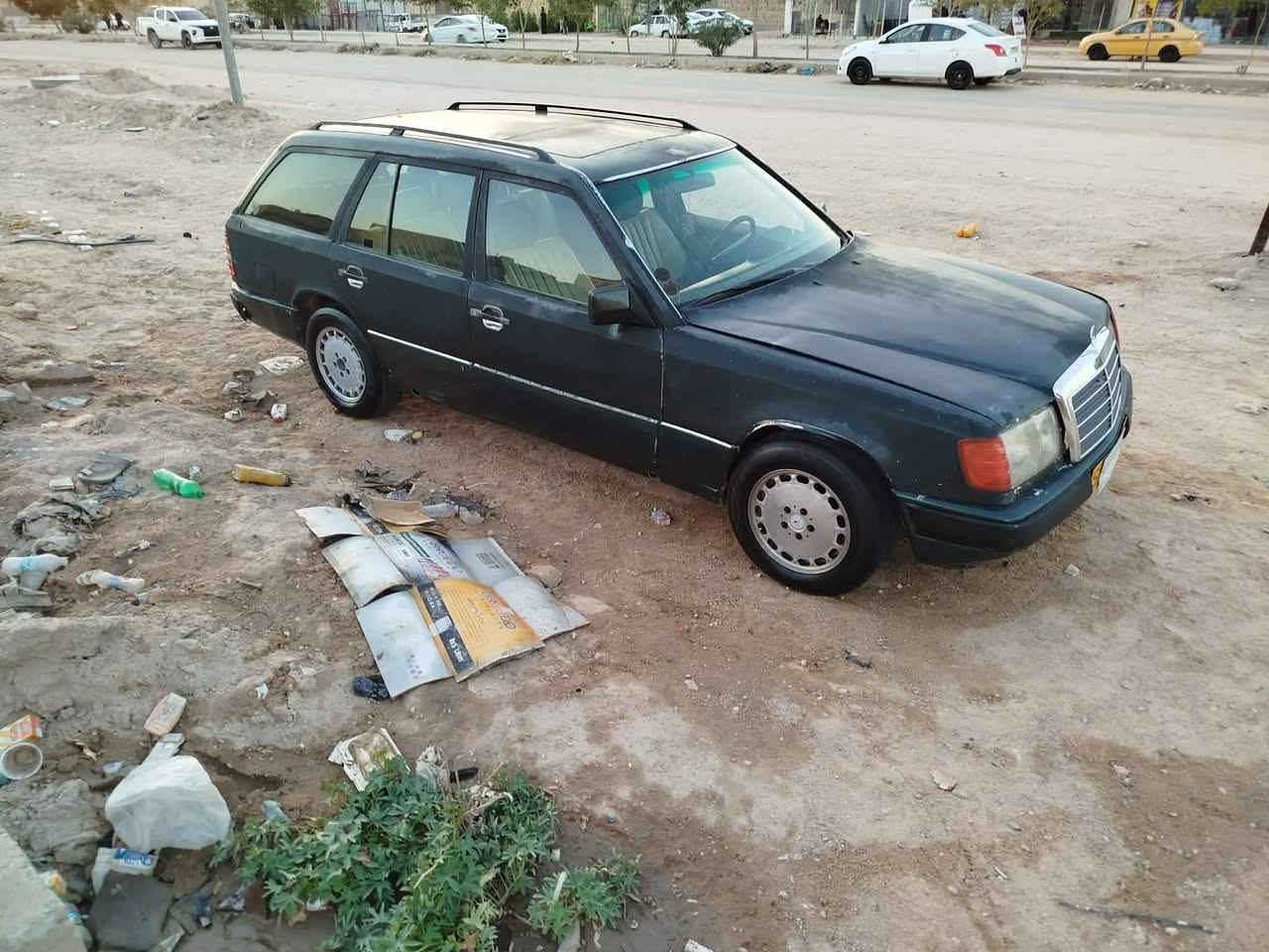 سلام عليكم ميرسدس مديل1988 سياره نضيفه  سعر 30او بيه مجال ***********
