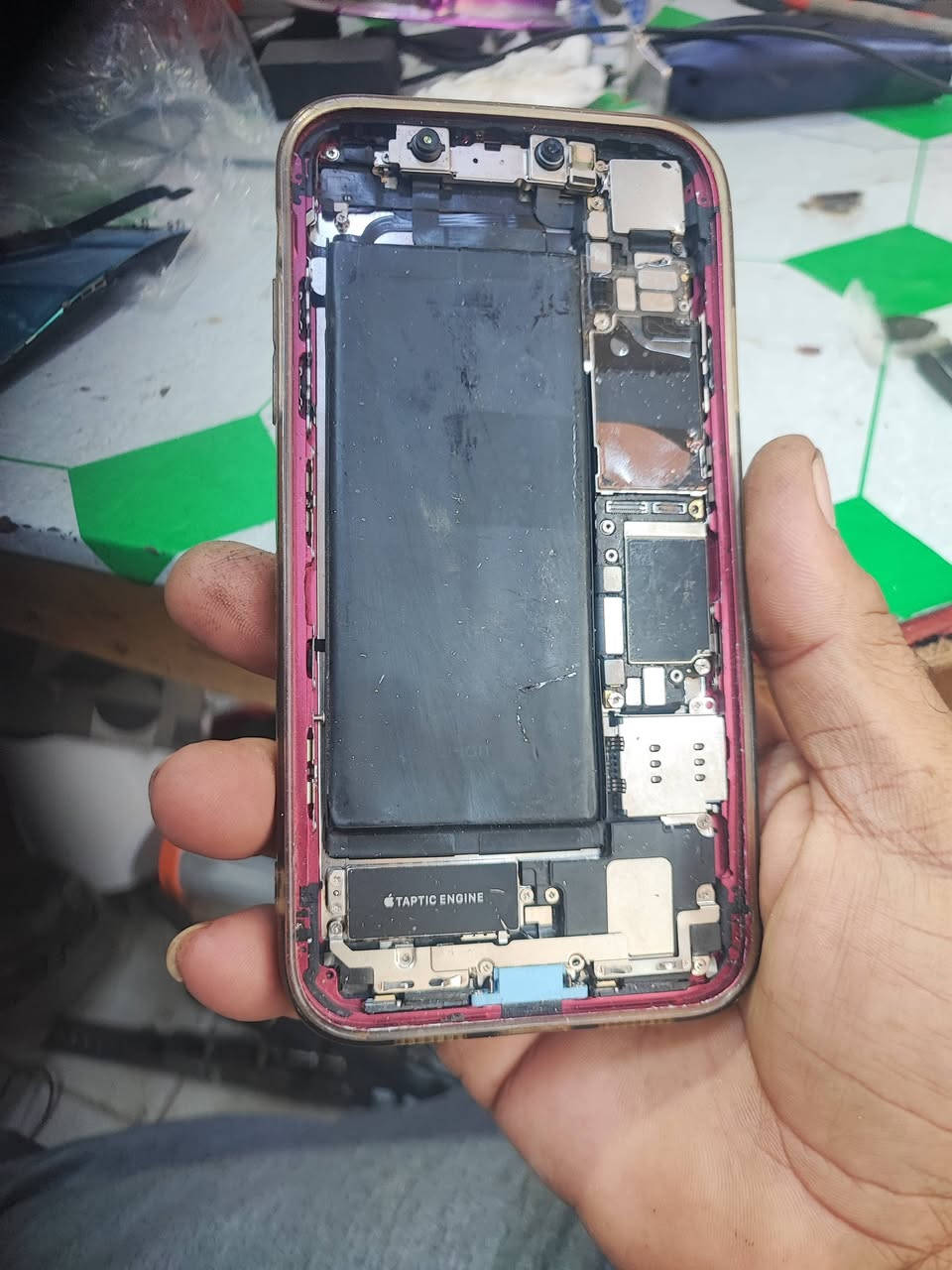 السلام عليكم
ايفون XR 
محور 17 
بس شاشه مكسوره الي يخدمه يراسلني 
*********** واتس او مكالمه 
مكاني بغداد ماعندي توصيل
