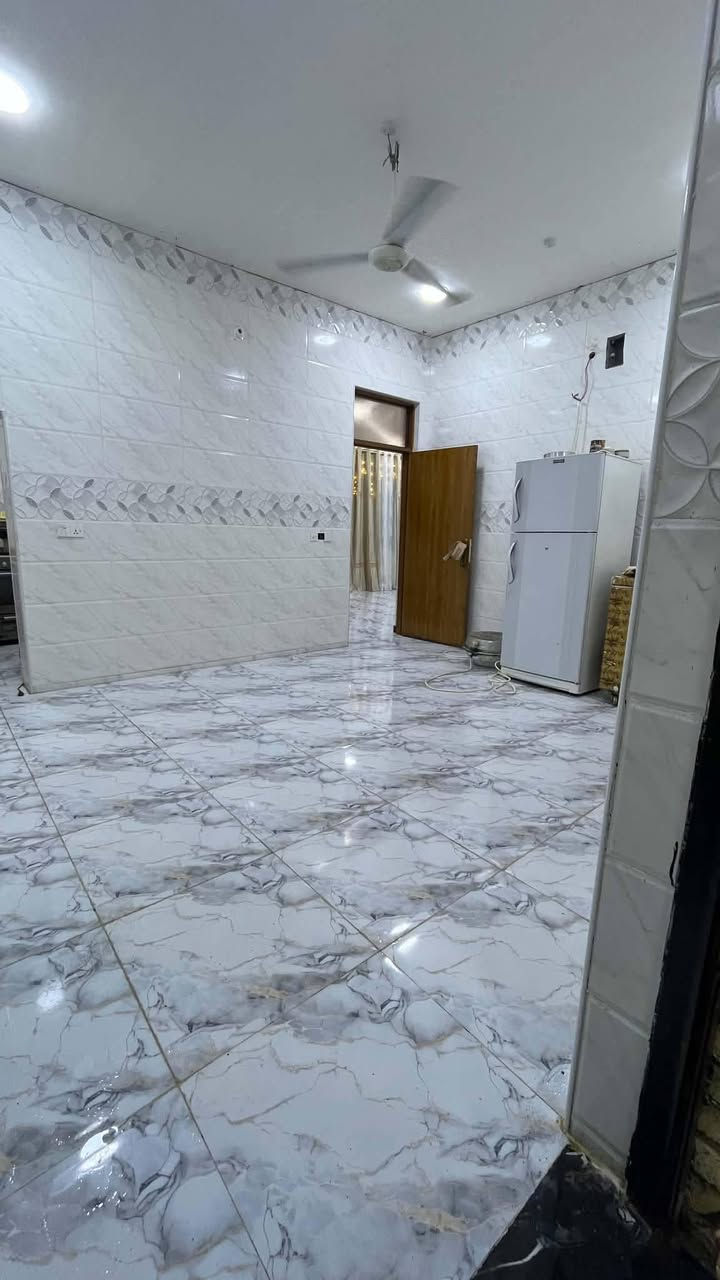 السلام عليكم 
بيت للبيع  200متر في منطقة الخاجية 
بيت مبني حديث طابق واحد درجة اولى 
البيت يحتوي على غرفتين نوم وصالة واستقبال  ومطباخ حار وبارد وصحيات خارجية  وداخلية 
للاستفسار اكثر 
***********
