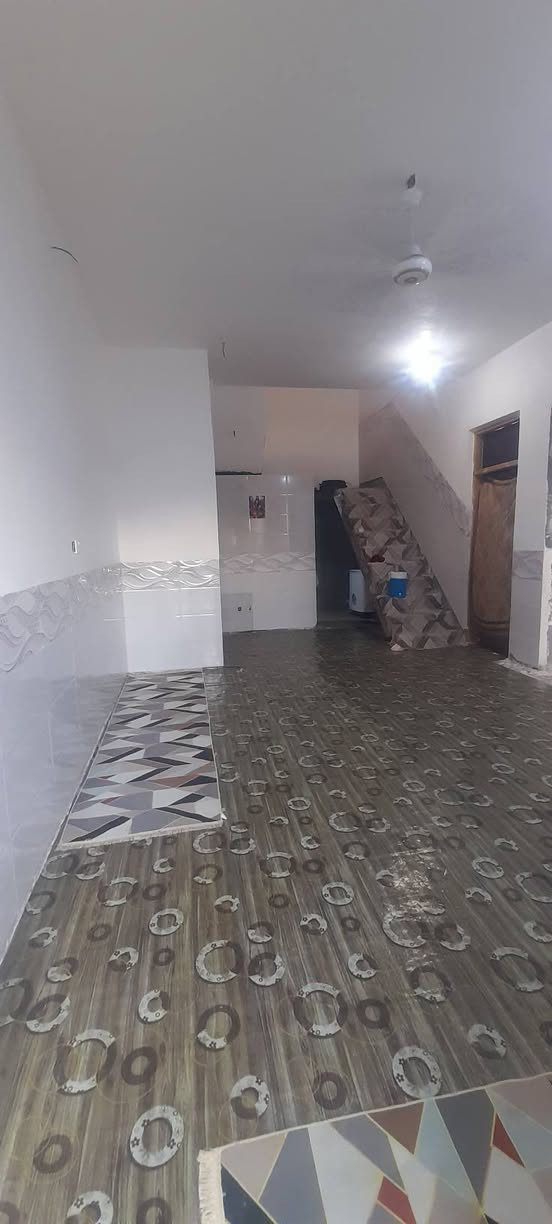 👇🏠 عرض جداً مناسب وفرصة ذهبية 🏠
دار سكن للبيع - واسط / الزبيدية / حي الكرار

التفاصيل:
- المساحة: 254 متر
- الغرف: غرفتين نوم 5×4  
- الاستقبال: 7×4
- الصالة: 9×4  
- المطبخ: 6×4
- طرمة كبيرة
- السند: طابو زراعي
- الشارع: نهاية شارع 30 - قيد الانشاء والتبليط

السعر: مناسب جداً وقابل للتفاوض
ملاحظة: مستعجل للبيع

للاستفسار والاتصال: ***********
الله يجعلها بيت الخير والبركة للمشتري 🤲
