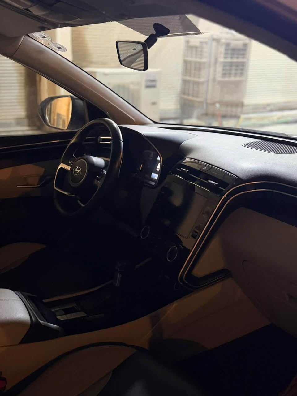 توسان موديل 21 سياره ماشيه 141 km سياره بيه سونار مثل ما موضح ب سونار رقم اربيل كشنين كهرباء وسياره جلد وبصمه سعر 175 بيه مجال بسيط رقم ***********
