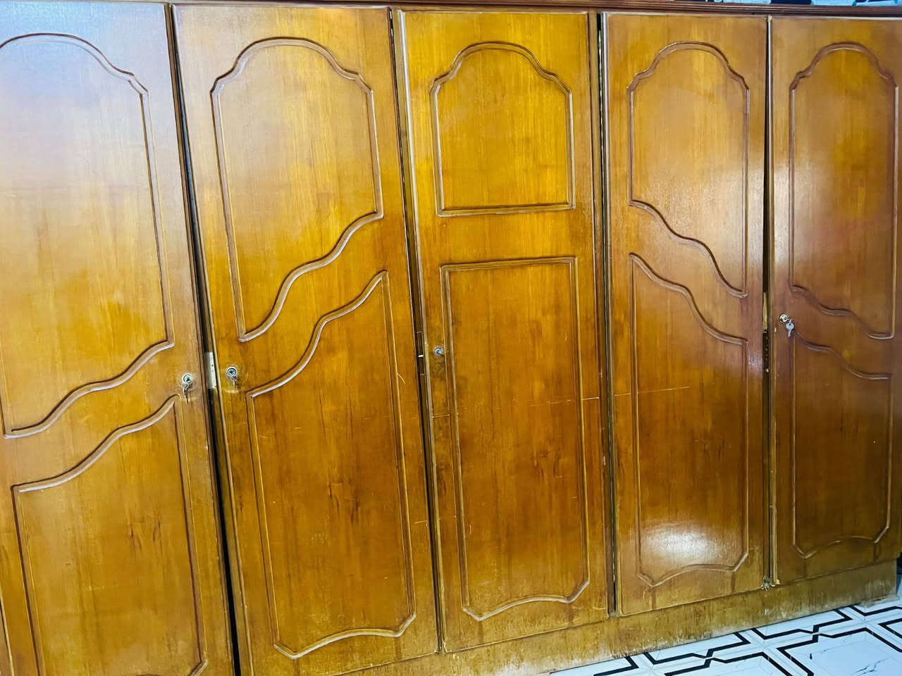غرفة نوم • للبيع • غرفه اخشاب