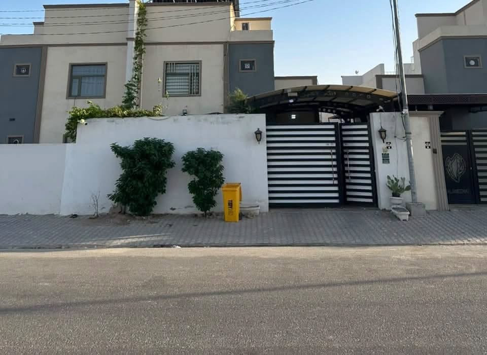 المربع الأول • ٢٠٠م • موقع تجاري
