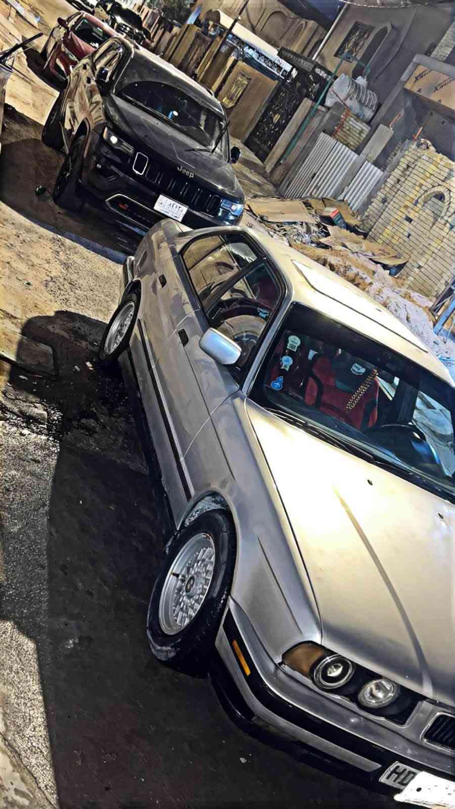 اسلام عليكم اخوتي
BMW525i.          اصل 
شباب السياره للبيع 
رقم بغداد كير مكينه جدد شادهن 
عيوني السياره مكانه بصرهـ الحكيميه 
السياره تعميره بيدي اشتغلته ماكو شغله ما اعرفه بيها 
نواقصه كله اعرفه 
السياره حداديه كلش حلوه ونضيفه 
نقصه تبريد ول تنته 
كلش حلوه ولطيفه بديها كله نضيف ومرتب مابي نقوصات 

بيعته مستعجله رحمه الوالديكم بس الشراي يتصل بيه 
***********
علماً انا جناي مو بياع شراي السياره صاله عندي سنه ونص تقريباً
