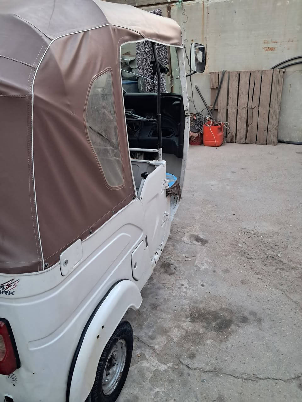 السلام عليكم تكتك للبيع موديل 21 ورقمه سنويه تحويل مباشر سعرها 6500 مكاني بغداد البلديات الشراي ينتصل ***********
