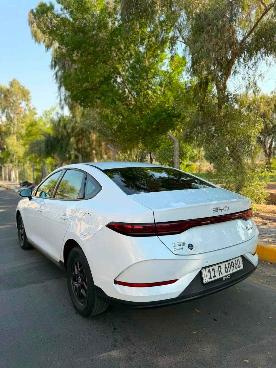 للبيع بي واي دي كن بلاص byd qin plus 2025
مواصفات معروفة 
داخل ابيض المرغوب
ماشية 4 الف كيلومتر
سياره جديده بمعنه الكلمه بيها طخه ب حافة البنيد وبيها شخط بل دعاميه الخلفيه فقط باقي السياره مكفولة
غراضهة كاملة كاعيات وشاحنة 
مكان السياره بغداد
للستفسار ***********
