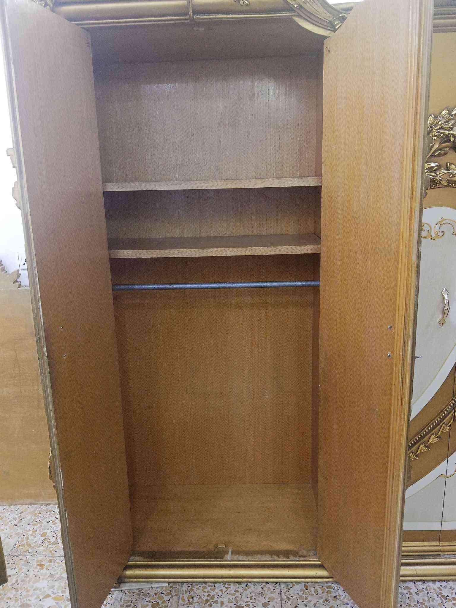 غرفة نوم جرباية نفرين وكنتور وميز تواليت وكمدي وتعلاكه نضيفة مثل مواضحه بصورة السعر 450 الف العنوان بغداد الكريعات للأستفسار تواصل ع خاص او ع رقم هاتف *********** بغداد, العراق
