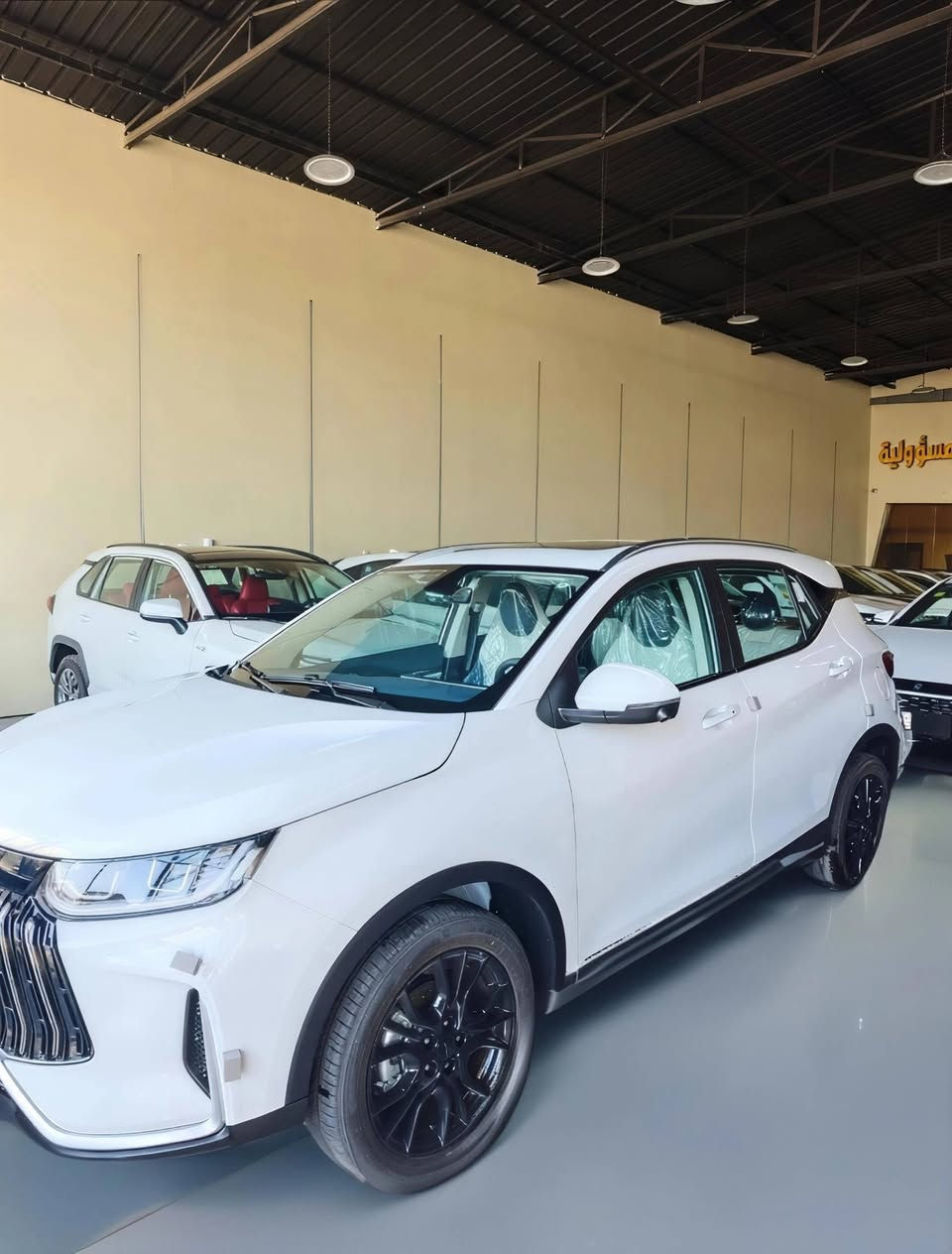 🚗 جيتور X50 موديل 2027
✅ العداد: صفر كم
💰 الأسعار:
22,900,000 دينار (بدون رقم) 

⚙️ المحرك والأداء
محرك 1.5 لتر تيربو (4 سلندر)
ناقل حركة أوتوماتيكي DCT مزدوج القابض (6 سرعات)
دفع أمامي
✔ شاشة وسطية 10.25 إنش
✔ لوحة عدادات رقمية
✔ دعم Apple CarPlay وAndroid Auto
✔ تشغيل ذكي بدون مفتاح
✔ كاميرا وحساسات (حسب الفئة)
✔ مكيف أوتوماتيكي
✔ فرامل إلكترونية EPB مع Auto Hold
🛡️ أنظمة الأمان
✔ وسائد هوائية متعددة
✔ نظام ABS وEBD
✔ نظام الثبات الإلكتروني ESP
✔ نظام مراقبة ضغط الإطارات TPMS
✔ مساعد صعود المرتفعات
🛠️ الضمان
🔹 الضمان الأساسي: 6 سنوات أو 200,000 كم (أيهما أولاً)
🔹 ضمان المحرك: 10 سنوات أو 1,000,000 كم (أيهما أولاً – للمالك الأول)
معارض البياع – الشارع المميز – مقابل كراج البياع 
📞 للاستفسار:
***********
***********
