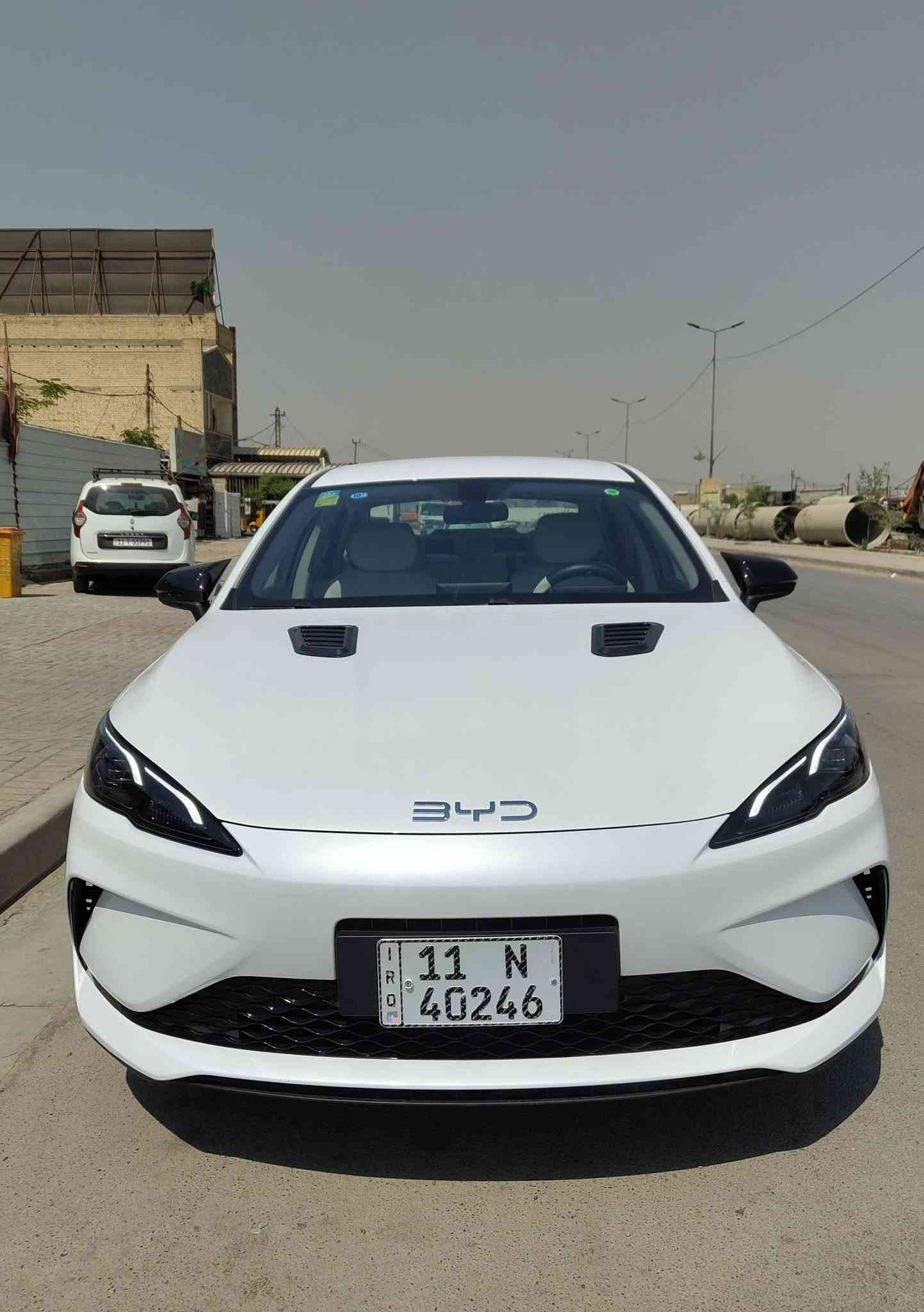 سلام عليكم 
بي واي دي سيل فايف مكفوله كفاله عامه عده رصعه اقل الاصبع بالصندوق السياره جديده 
ماشيه 18 الف الكلي 
مواصفات معروفه 
كشنات جلد 
داخل ابيض
4 وضعيات قياده 
مانع انزلاق
كير كرستال 
لايت led
تبريد قطعتين 
وضايفلها سوادات 
اوتو هولد 
مثبت سرعه 
تحكم كامل بالشاشه ومنزل جميع البرامج 
المكان/بغداد السيديه 
السعر/20300 
***********
