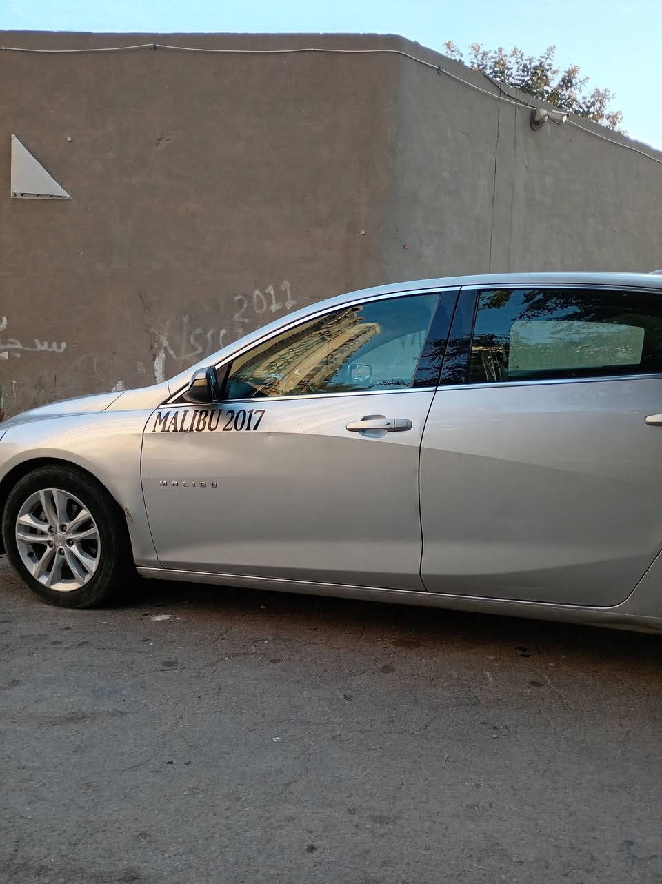 السلام عليكم... ماليبو 2017 1500 تيربو ماشية 38 ميل بيهة ربع البنيد  والجاملغ الامامي الايسر مصبوغ Ltكافة المواصفات الموجودة في الفئة رقم أربيل شرط تحويل سنوية جديدة لكن الهزة منتهية... المكان بغداد شارع حيفا (*********** واتساب /***********) السعر85$
