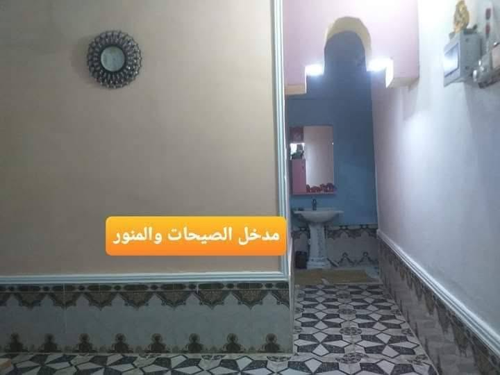 بيت للايجار او البيع في حي الجوادين النزله الثالثه خلف ملاعب صيوان مباشرتاً على شارعين رئيسيات وبيت نضيف مساحته 280م غرفتين وصاله وديوانيه وحديقه ومطبخ وصحيات وبصفه قطعه مساحتها   440م
للبيع او الايجار
سعر الايجار 250 
سعر بيع البيت 43 بي مجال 
سعر القطعه 27 بيها مجال 
البيت والقطعه زراعي
بيت للايجار او البيع في حي الجوادين النزله الثالثه خلف ملاعب صيوان مباشرتاً على شارعين رئيسيات وبيت نضيف مساحته 280م غرفتين وصاله وديوانيه وحديقه ومطبخ وصحيات وبصفه قطعه مساحتها   440م

بيت للايجار او البيع في حي الجوادين النزله الثالثه خلف ملاعب صيوان مباشرتاً على شارعين رئيسيات وبيت نضيف مساحته 280م غرفتين وصاله وديوانيه وحديقه ومطبخ وصحيات وبصفه قطعه مساحتها   440م للاستفسار***********

نص مكتوب في الصور:
- مطبخ
- باب الصاله الخارج
- باب المطبخ
- الصاله
- صحيات داخليه
- سقف التواليت الخارجيه
- ديوانية
- مدخل الصيحات والمنور
- الغرفه الثانيه
- مدخل الصاله من باب المطبخ