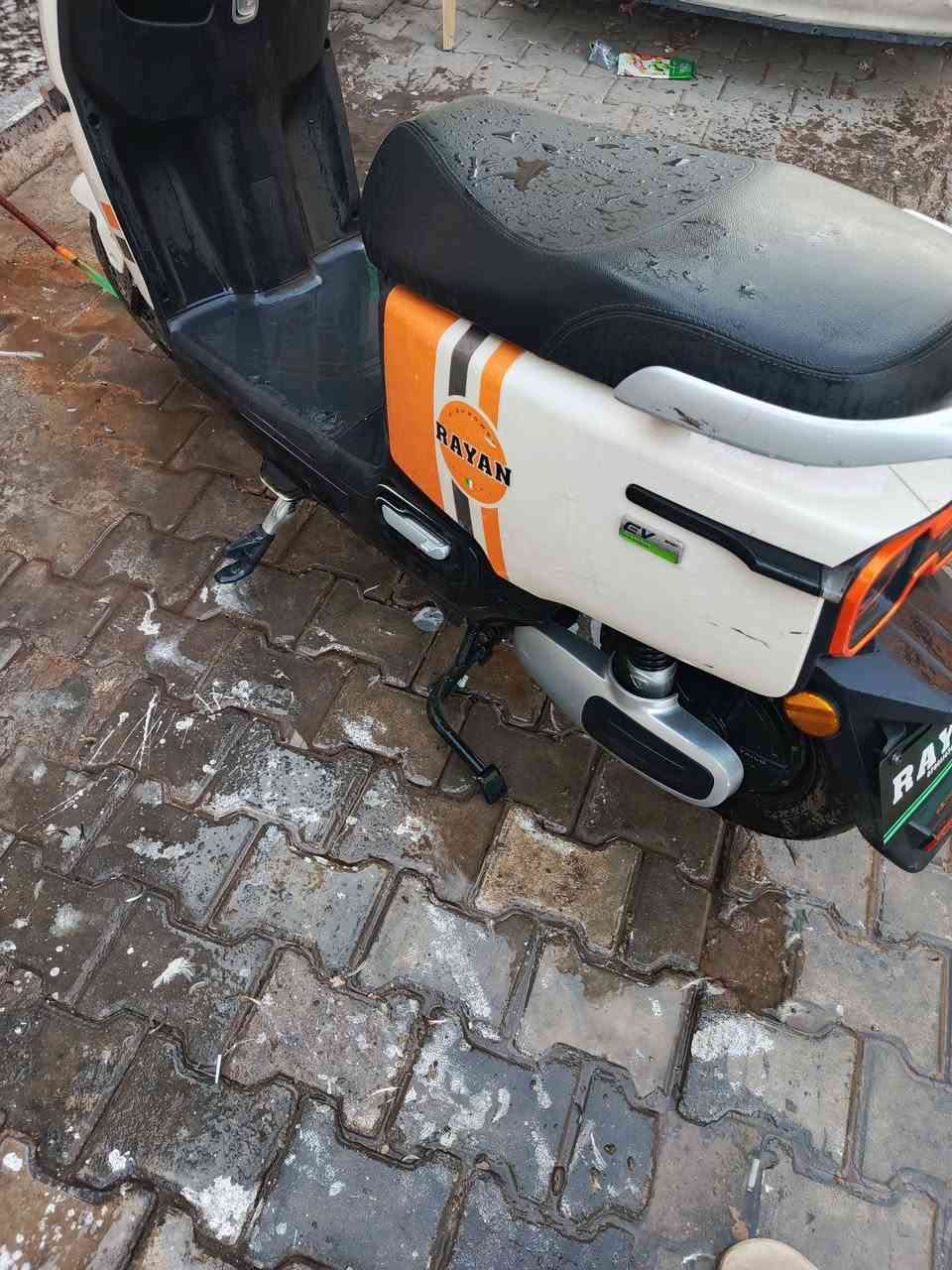 السلام عليكم دراجه شحن الريان للبيع ام عيون نضيفه كلش نقص بس واير بريك مال دهن بريك الخلفي السعر ٥٥٠ الف وبيه مجال موجود واتس اب ***********
