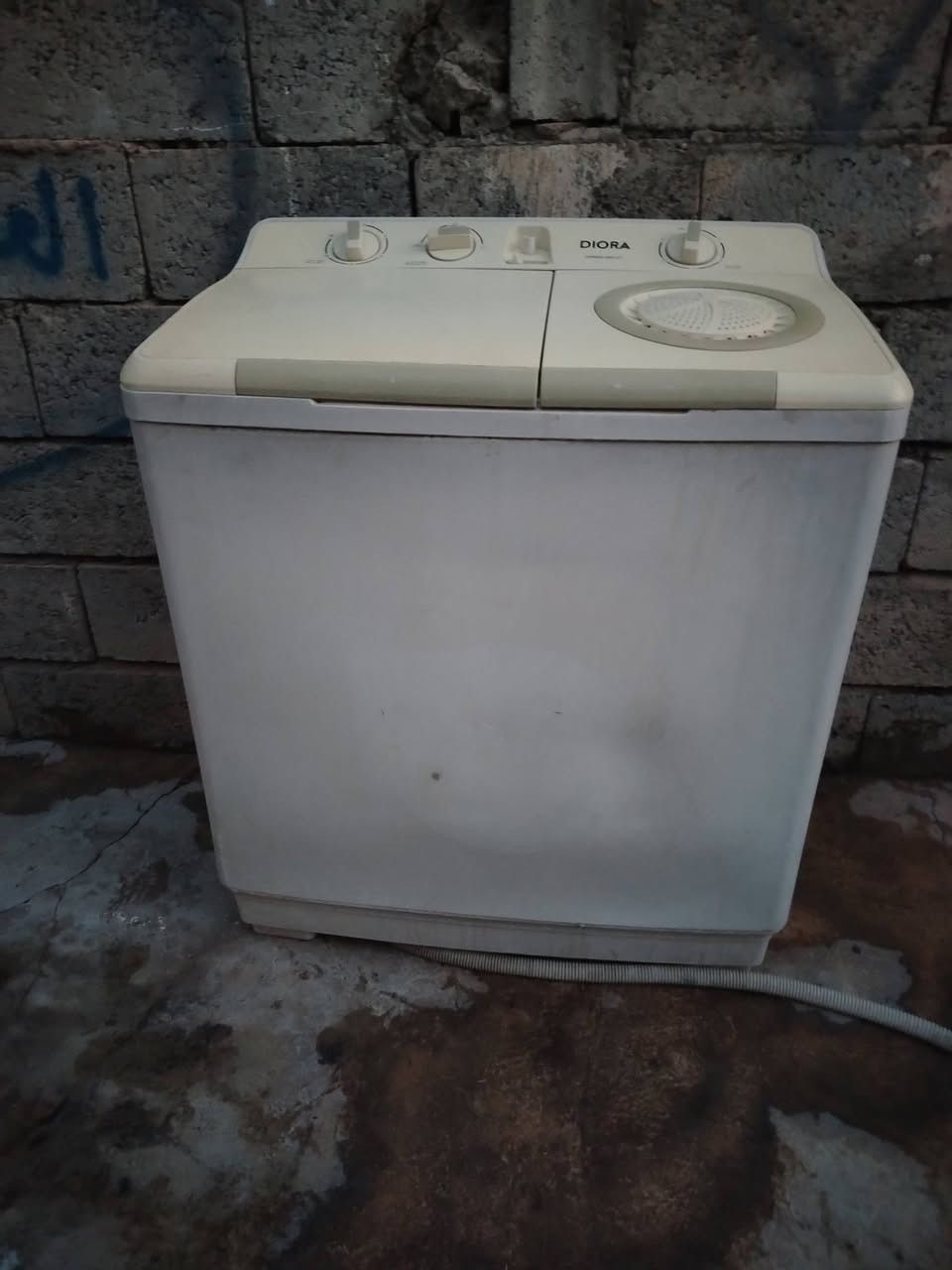 غساله شغاله بل شرط اي عيب مابيها نضافه كدام العين سعرها 60الف رقم ***********
