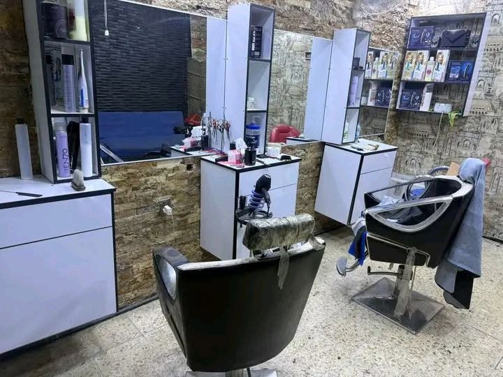 اغراض حلاقه بيع كامل  ب500 مستعجل وبي مجال ***********
