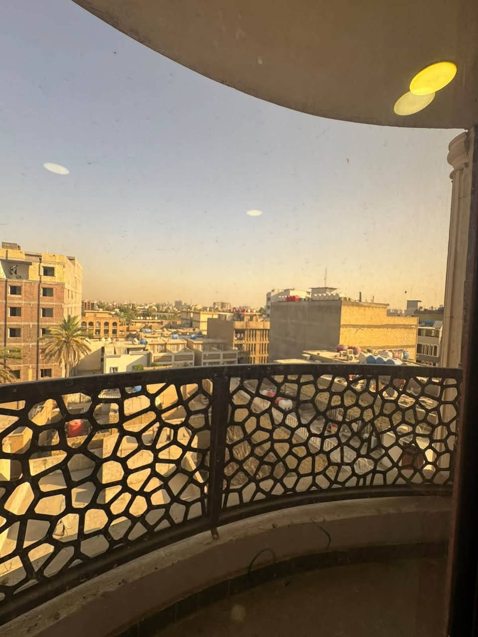 🏡 للبيع شقة سكنية مميزة في الأعظمية – شارع عمر 🏡
اني مالك الشقة

✨ فرصة مميزة للسكن أو الاستثمار في موقع حيوي وممتاز ✨

📍 الموقع: الأعظمية – شارع عمر، بجوار مجمع أزياء الكوخ، مقابل سوبرماركت وفر.

🏠 مواصفات الشقة:طابو ملك صرف
🔹 غرفتين نوم
🔹 صالة
🔹 مطبخ
🔹 حمام
🔹 شقة أمامية
🔹 نظيفة جداً وجديدة، بحالة ممتازة.

الشقة مناسبة للسكن للاستثمار، بوارد إيجاري يصل إلى 600,000 دينار عراقي شهرياً.

🌟 موقع ممتاز، خدمات قريبة، وشقة جاهزة للسكن أو الاستثمار.

📞 للاستفسار والتواصل:
***********

📩 للجادين فقط، يرجى التواصل على الرقم أعلاه.
او على الخاص
#شقق_للبيع #الأعظمية #شارع_عمر #عقارات_بغداد #استثمار_عقاري #شقة_للبيع
