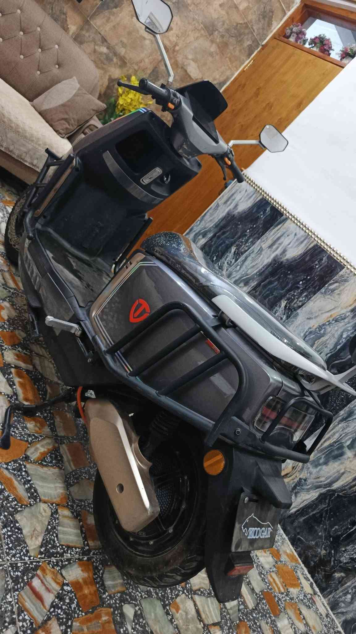 السلام عليكم دراجه تيلج شحن للبيع 6باتري مسطره كبار 38امبير 12فولت بيه شحن ذاتي للبطاريه 
ملف حجم 3000 تاير حجم 12/90/90 
دبل اشاره يمنه يسره مثبت سرعه نظام P دراجه مواصفاته معروفه ابحثه عنه وشوف عند شركة تيلج 
السعر 850وبيه مجال 
مكاني بغداد فلكة حي النصر 
‏‪***********‬‏ واتساب ورصيد
