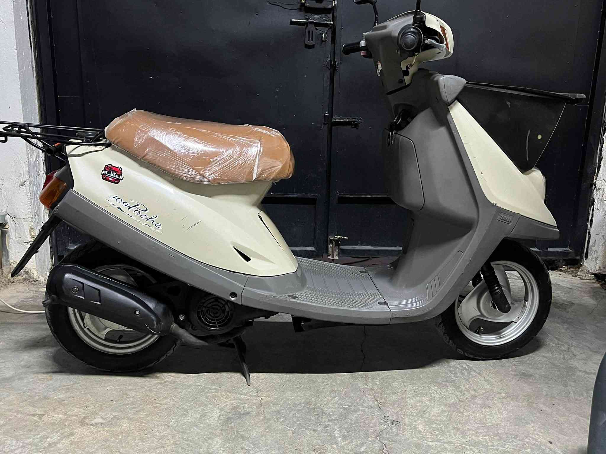 للبيع ياماها جديد 
محرك بلادي yamaha ممفتوح
كابريتر بلادي yamaha 
صالنصة yamaha 
سلف هندر كهربئيات كله شغال و بلادي 
تايرات جديد دبلات جديد صوت محرك ناعم
صوت اكسل مابي شرط الفحص الدراجة جديده
_***********_سعر-475 بي مجال
