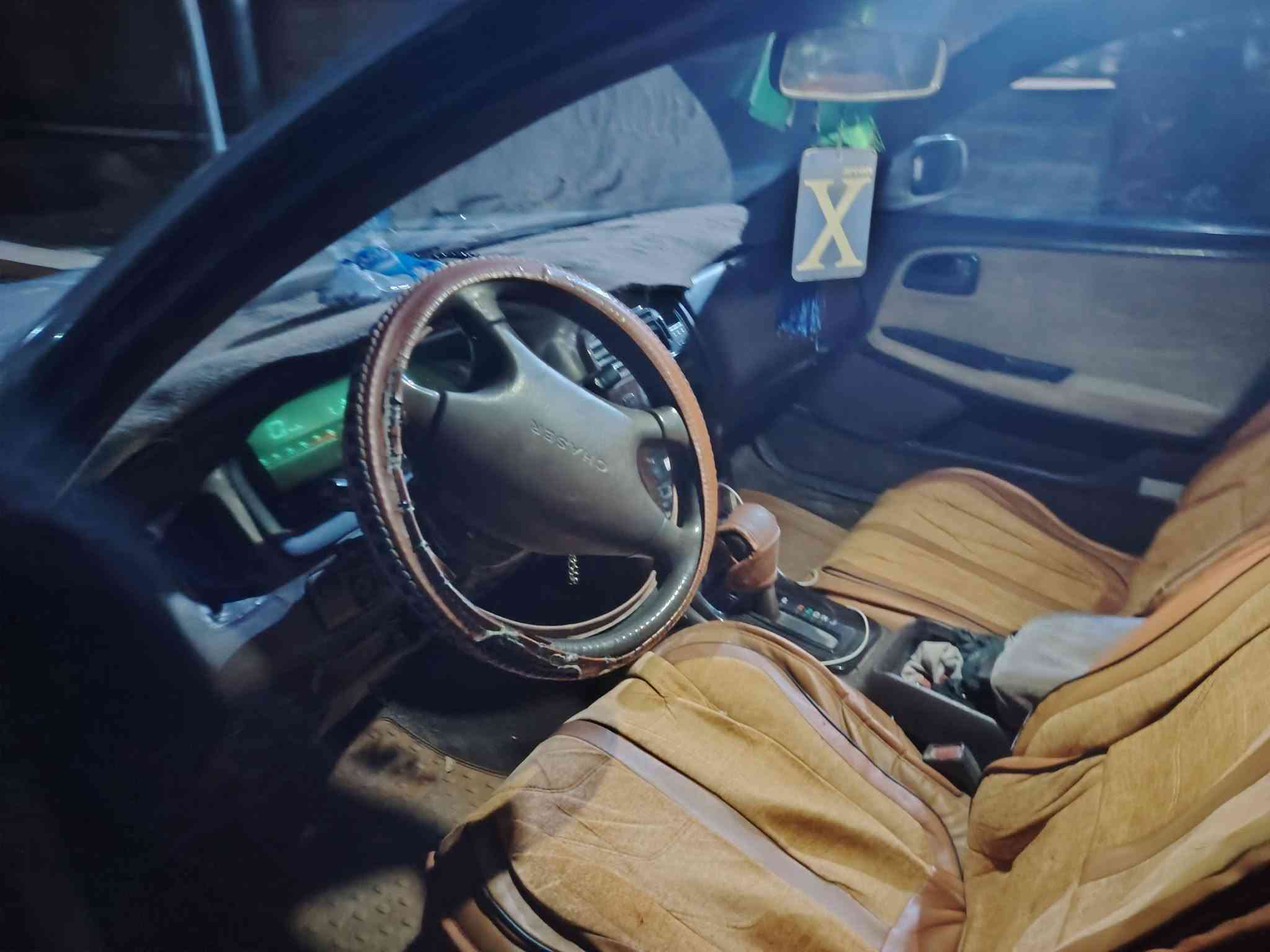 يشيزر موديل 2000 كفاله عامه سياره كلشي شغال بيها حتى التبريد مكانها بالشطره السعر 48 وبها مجال للشراي يتصل *********** اني مكلف بالنشر.
