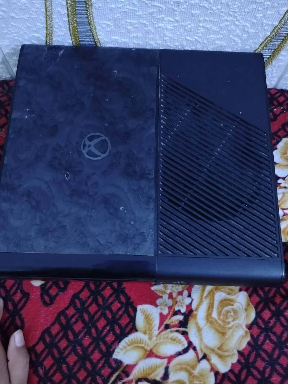 السلام عليكم اكس بوكس 360 مهكر الهارد 250كيكة الجهاز لا مفتوح ولا مصلح اليدات سليمة مية با ميةالسعر 125الف  العنوان بغداد /الحسينية /السكلات ***********
