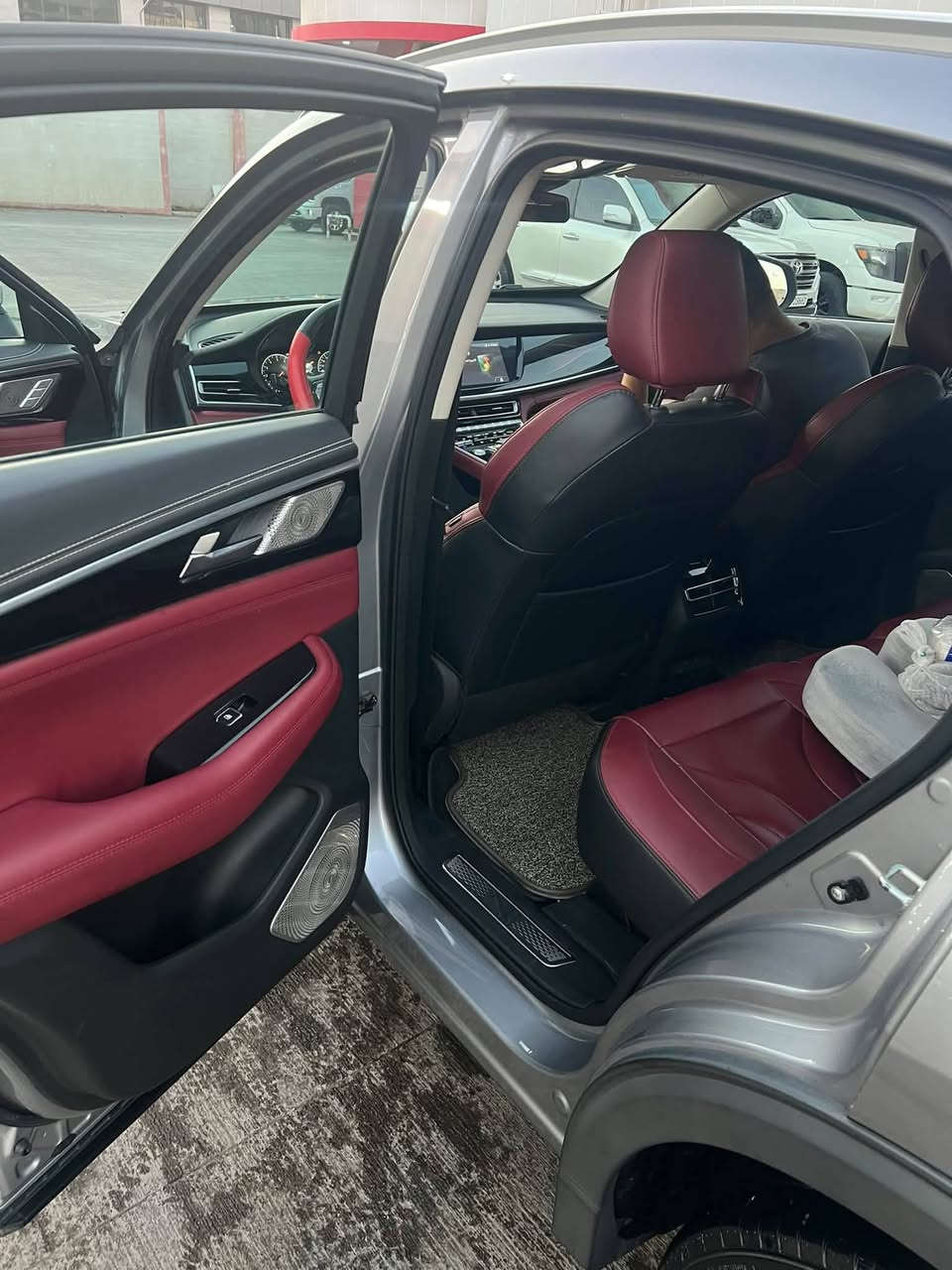 🚘 شانجان CS85 موديل 2023 | فول مواصفات 🔥

🔻 ملاحظات السيارة بالبداية:
⚠️ الرادار الأمامي ملغي
⚠️ بارد علكد شبر بالصندوق
⛽ السيارة مبرمجة من الشركة على بنزين عادي، لا تحتاج أوكتان عالي ولا أي إضافات.

🔹 اللون: رصاصي سلفر
🔹 الممشى: 46 ألف كم
🔹 الفئة: فول مواصفات
🔹 المحرك: 2.0 تيربو
🔹 بغداد – الشعب
💰 السعر: 24 مليون وقابل للتفاوض

✨ المواصفات:
• فتحة سقف بانوراما
• مقاعد جلد كهربائية
• تدفئة وتبريد المقاعد
• شاشة وسطية كبيرة
• كاميرا خلفية وحساسات
• مثبت سرعة
• تحكم بالمقود
• تشغيل بصمة ودخول ذكي
• تشغيل عن بُعد
• مكيف أوتوماتيك
• مقاعد كهربائية
• إضاءة LED
• جنوط رياضية
• حساسات أمامية وخلفية
• مرايات كهربائية
• أنظمة أمان ومساعدة بالسياقة
• وغيرها من مواصفات الفول

✅ السيارة مكفولة عدا المذكور أعلاه
🔍 الفحص مفتوح للجادين

📞 ***********
