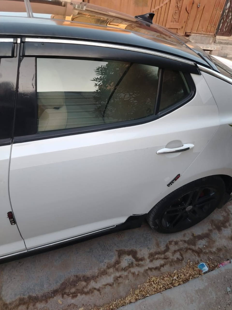 السلام عليكم كيا اوبتما ٢٠١٣ السعر ٨٨ ادامه جديده دوشمه جديده السياره كامله من كلشي بس ماعدا الصدر تعبان شويه 
*********** والسونار موجود ويه الصور كير مكينا كفاله
