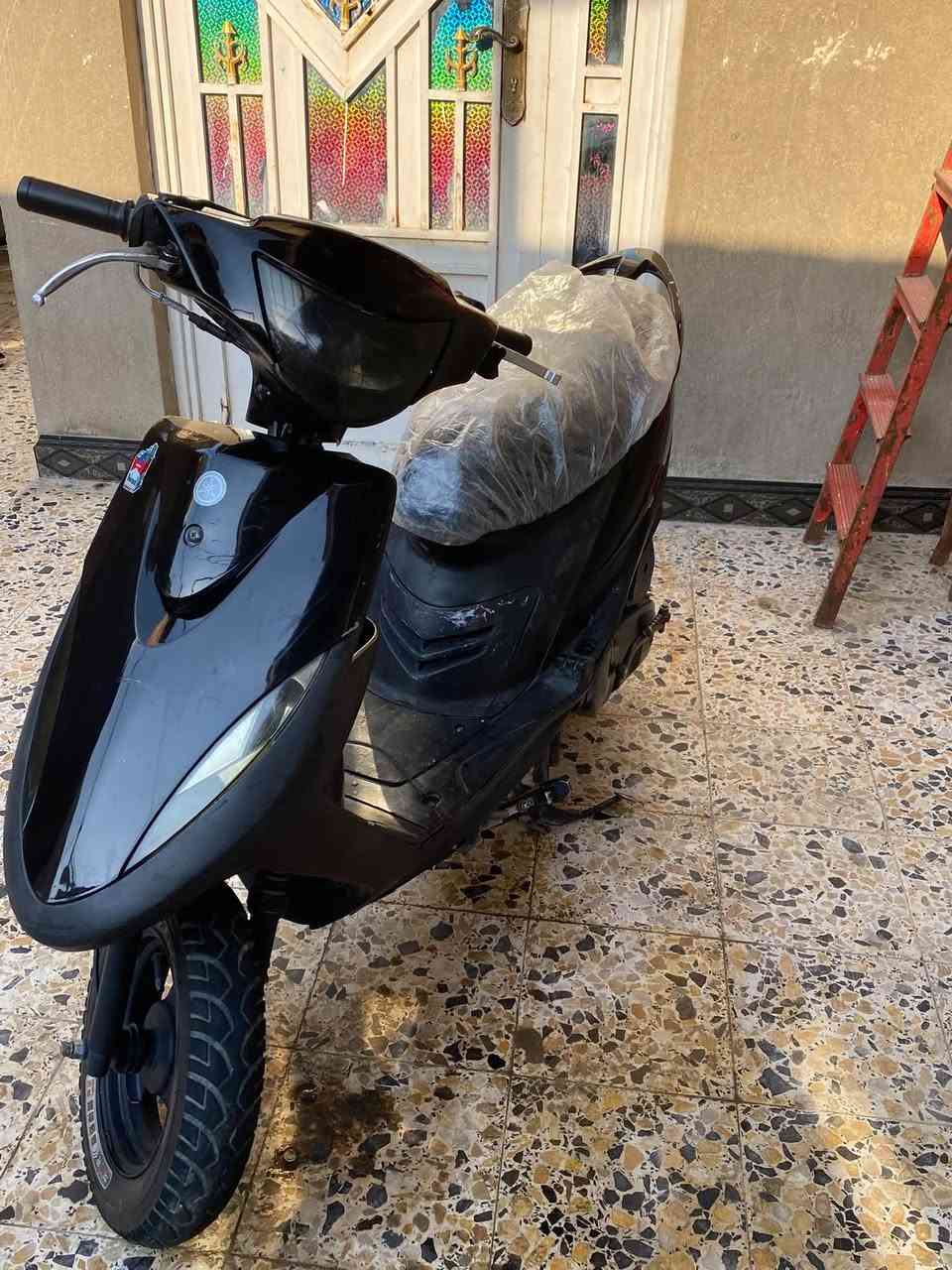 سلام عليكم دراجه لبيع بوشه49بلاديه مفتوحه مره وحده كابريتر  اصلي سلف هندر شرط معدل شرط دك 100  وفوك دراجه نضيفه صالنصه أف أم السعر 475 تواصل ***********
