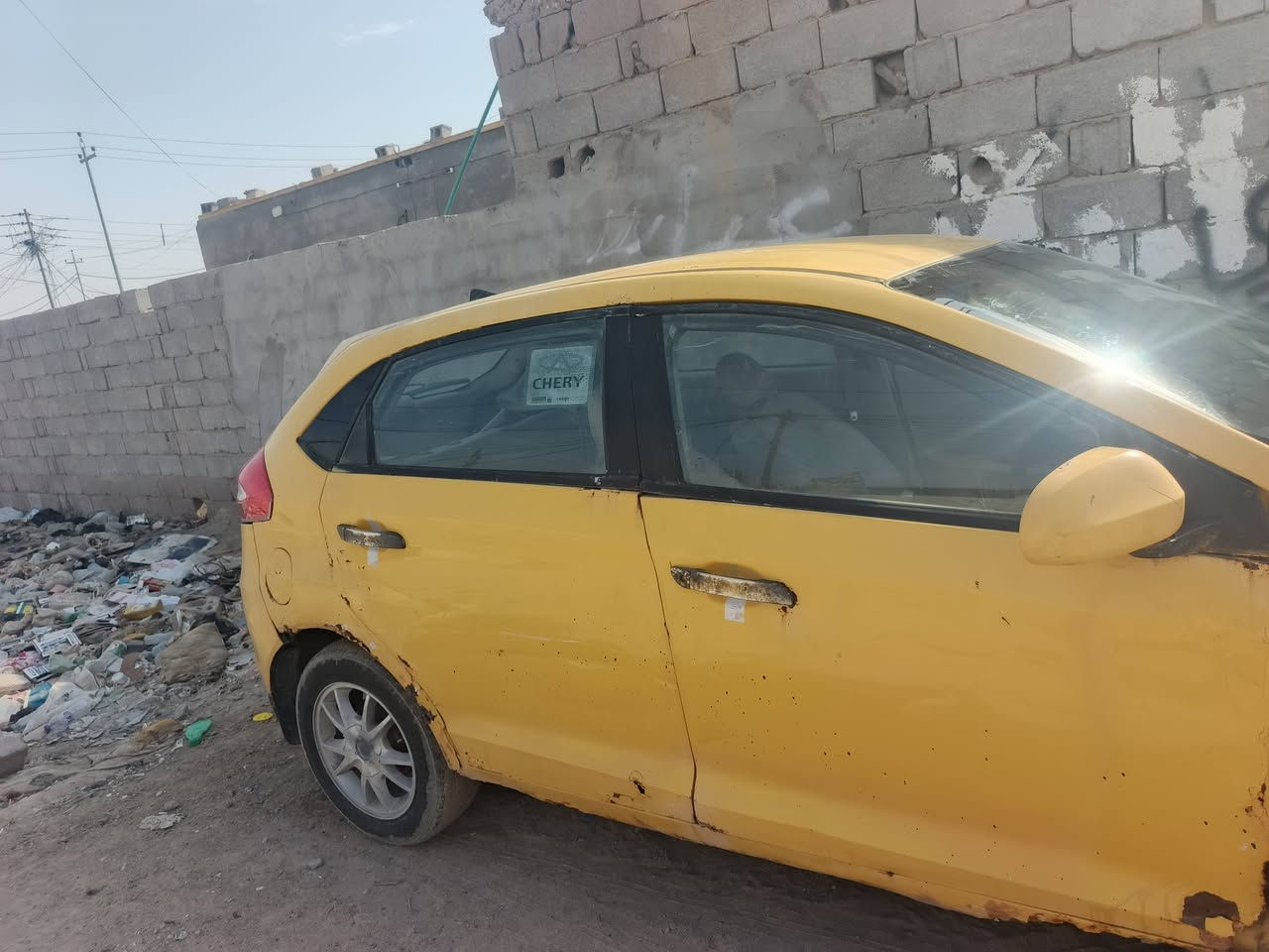 شيري فلاوين مديل 13 السياره مال اقصاد موفيه رايعه شرط التحويل حره يعني 
غرامه ماعليه سنويته منتهيه 
عوزه ترتيب قليل بس من الخارج دواخله كارتون الجام يصعد وينزل طبيعي كهربايات شغاله كله تبريد شغال كير محرك حداديه كفاله التبريد شرط ثلج السعر 17 وترهم مراوس هم مكاني بصره الحيانيه رقم تليفوني *********** واتساب وخط
