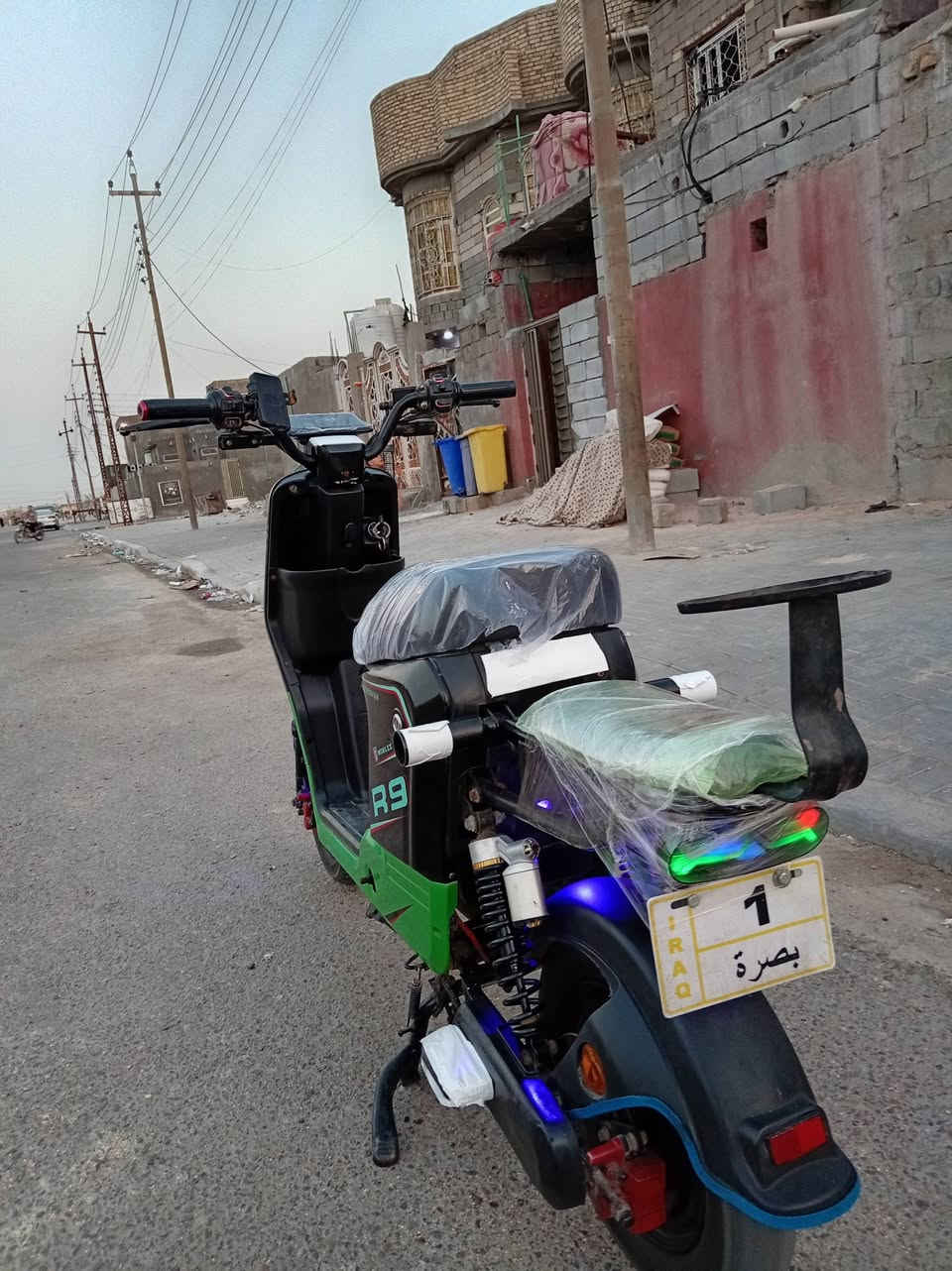 السلام عليكم دراجه ار 9 للبيع دراجه بيها 5 بطاريات و 22 امبير  دراجه كلش نضيفه ربع دينار ما تصرف عليها المكان البصره القبله السعر 350 وبيها مجال للشراي ***********
