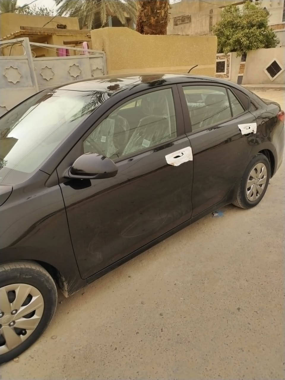 السلام عليكم
كيا ريو وارد امريكي
موديل ٢٠٢٠ 
لون اسود 
سياره بيها منظومة غاز
وجاهزه من كل شي 
مسويلها صيانه كامله 
حادثها موضح بالصوره 
السعر المطلوب ١٢٠$ وبيها مجال مكان السيارة بغداد الكرخ ***********
