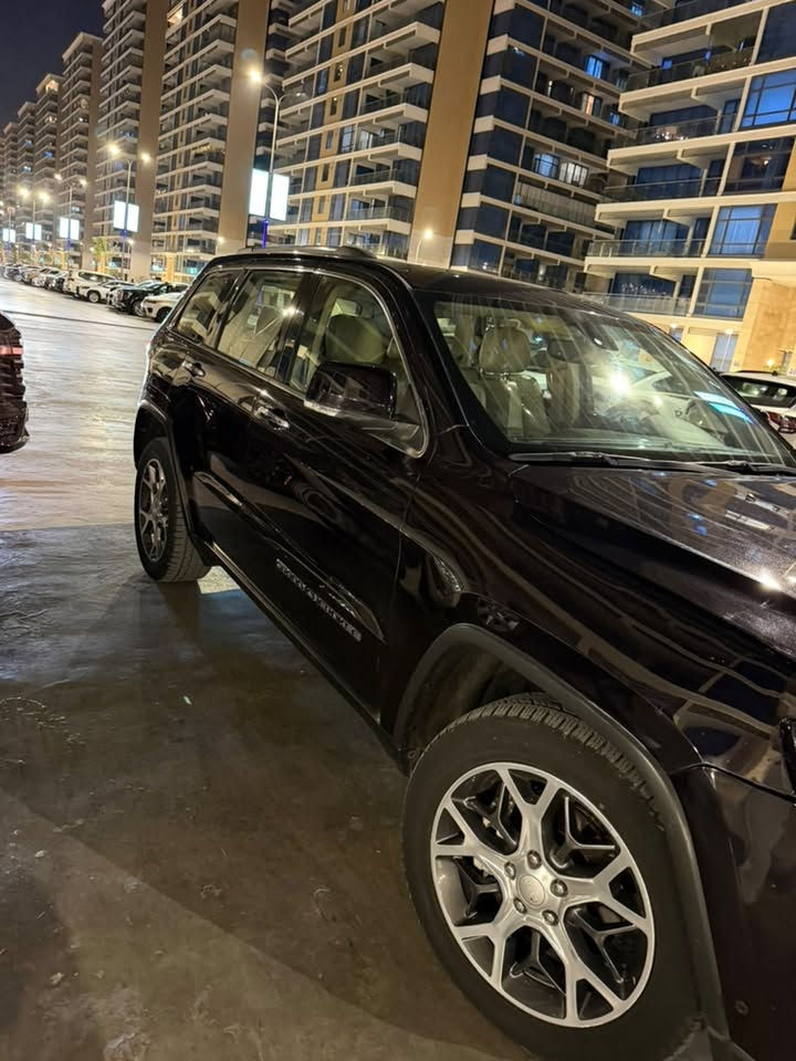 السلام عليكم جيب2019 خليجي وكالة ماشيا51 حقيقي جديدة جداًجداً فول1/1 بانوراما 3 شاشات
مكاني بغداد اليرموك ***********
السعر قفل200 ورقة قفل
سابقاً بيه طخه بلبابين خفيفة 
وهسة بيه هاي ضربة وصلحته هم خفيفة
