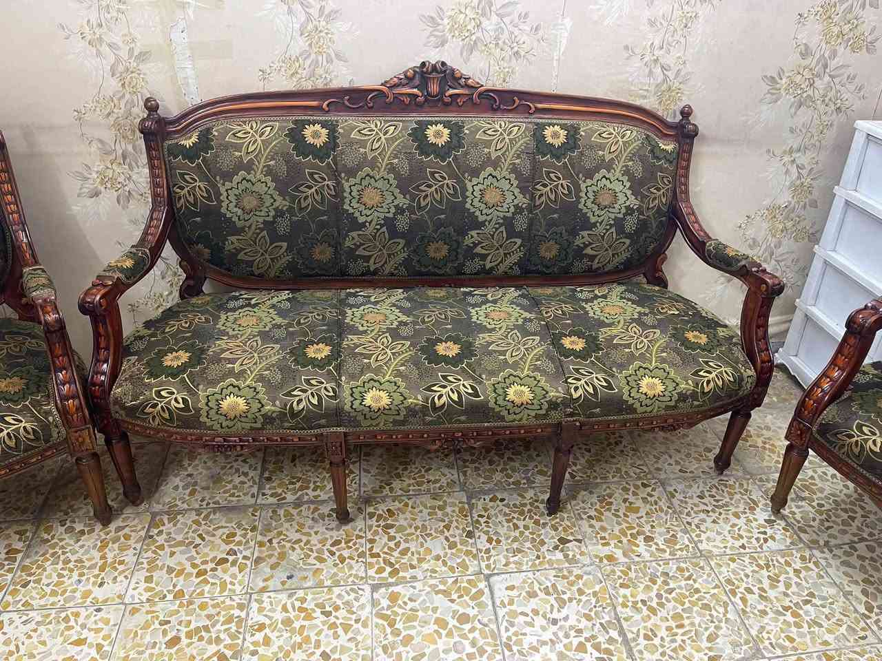 تخم عشر مقاعد قنفات اثنين واربع كراسي نضيف صاج ب٣٧٥ للاستفسار***********
