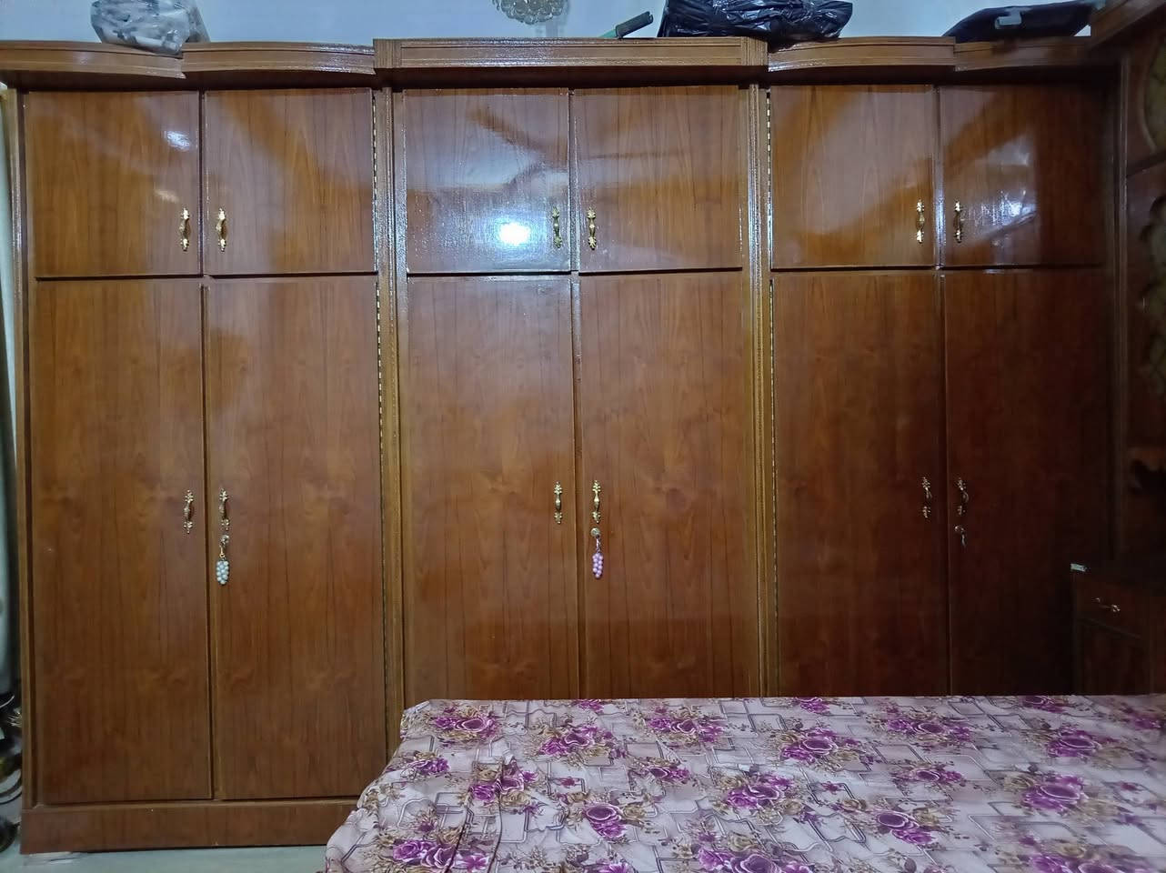 السلام عليكم 
غرفه حطاطه نجاره عراقية للبيع السعر مليون و بيها مجال
للاستفسار ***********
