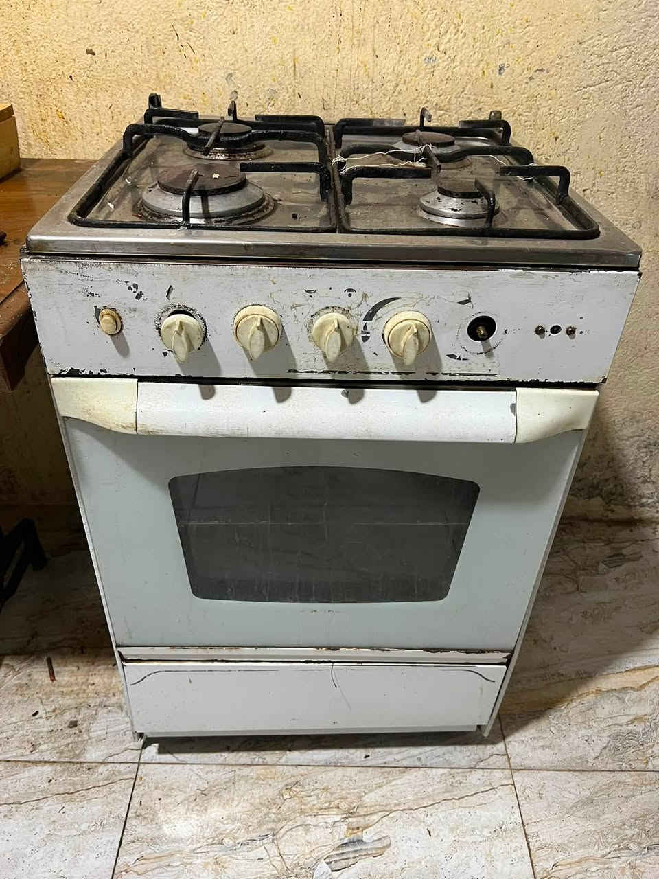 ‏أغراض مال بيت سعر 750 رقم التلفون*********** المكان بغداد الشعب
