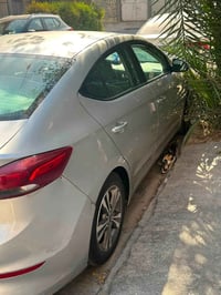 النتره 18 امريكي  جاملغ بدون لغد  بنيد بحاجه صبغ وجوانب خفيفه ماشيه 12...