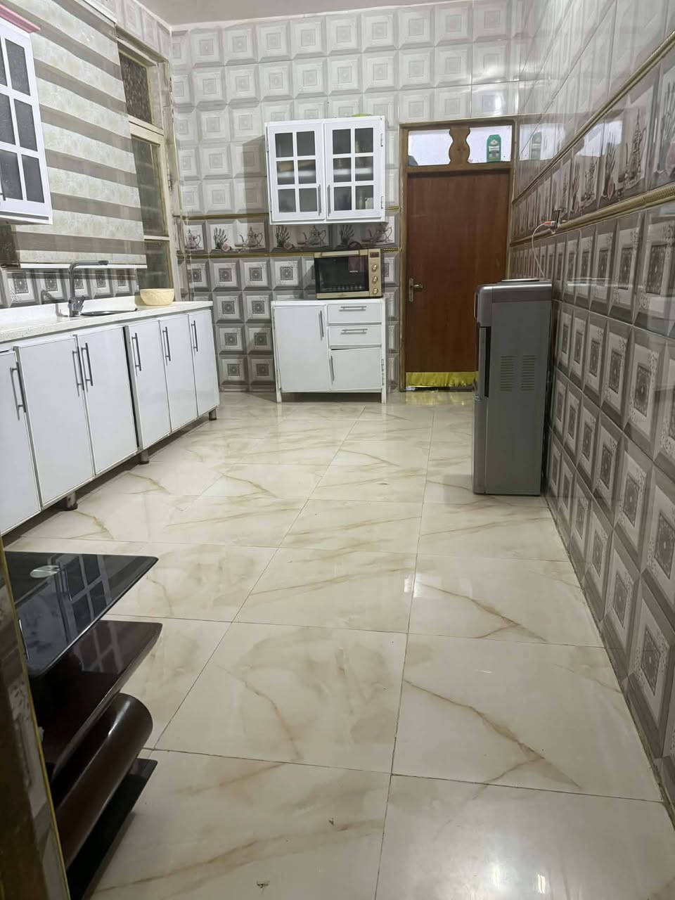 مشتمل للبيع بزويريجات يم بيت صبر بالفرع بناء ٢٠١٨ الطابق الاول كامل والطابق الثاني عوزه بس كهرباء وارضيه وبيبان مطلوب اسكان ١٤ مليون ***********  الاستفسار خاص
