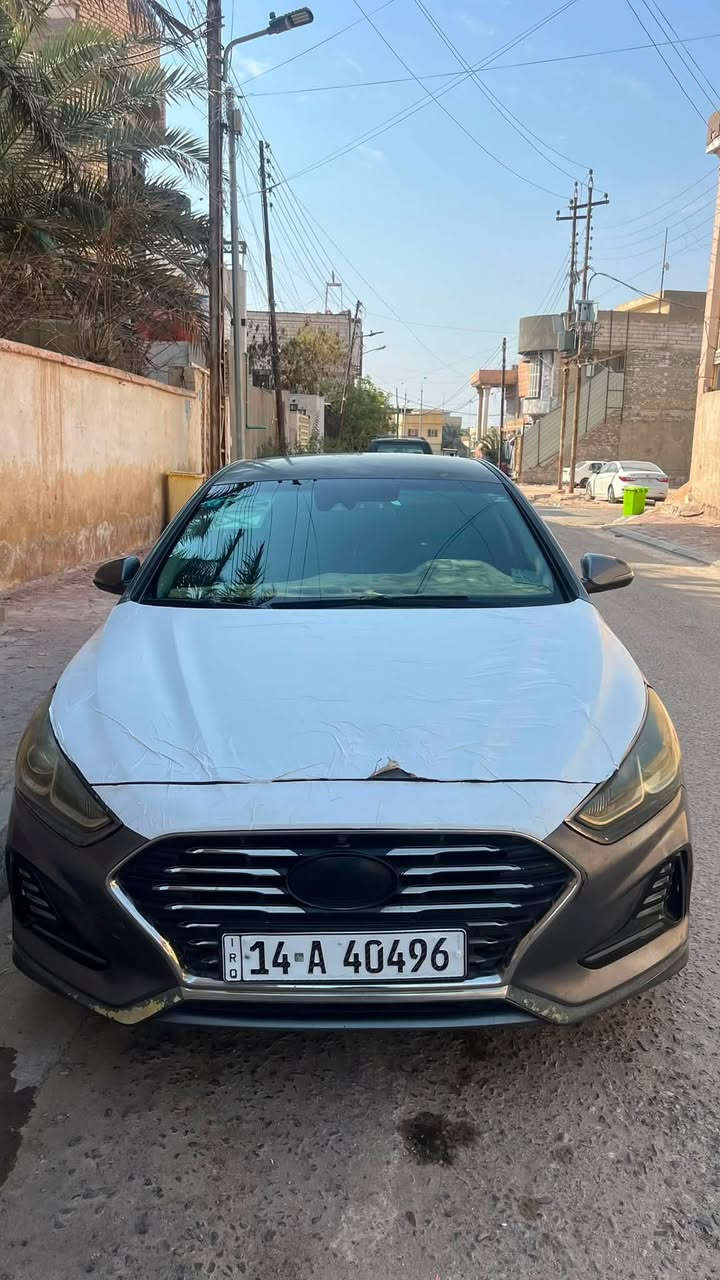 السلام عليكم شباب 
سوناتا ٢٠١٨ للبيع 
سيارة نضيفه وجاهزه وترايك وين ما تريد
ماشية ٩٠ميل 
حادثها. فقط بنيد مصلح نفسه مكفوله لغود شواصي 
وماكو اي قطعه مفتوحه بيها ليبل واحد
فول مواصفات عدا الفتحه هواي مواصفات بيها 
كفاله كير محرك حدادة جاهزه وما متعوبه 
رقم بصره تحويل ثاني يوم حرة 
مكاني البصره 
***********
