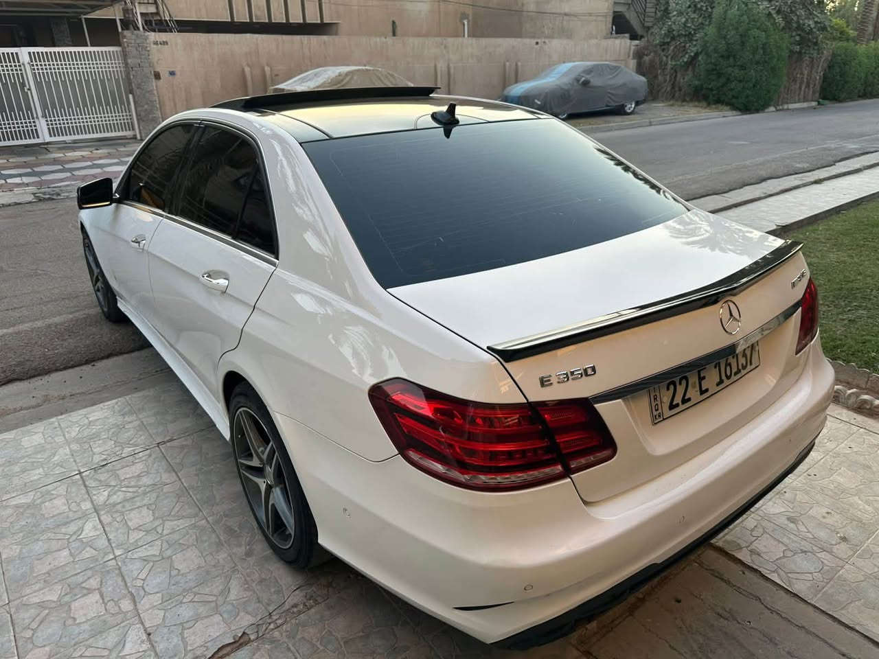 سلام عليكم للبيع 
مارسدس E350 فول للاخير 
موديل 2016 
رقم اربيل تحويل ثاني يوم 
بانوراما 
حساسات ٣٦٠ درجه 
مري قلاب وشفط 
كشنات جلد تدفئة تبريد كهرباء بالكامل 
محرك ٦ سلندر ٣٥٠٠  تنفس طبيعي 
حادث جدا بسيط جاملغ وبنيد بدون شاصي ولا لغد ولا اي شي مكفوله 
كير محرك شرط كفاله من الفتح 
السعر ١٧٠ 
مكاني العامرية
***********
