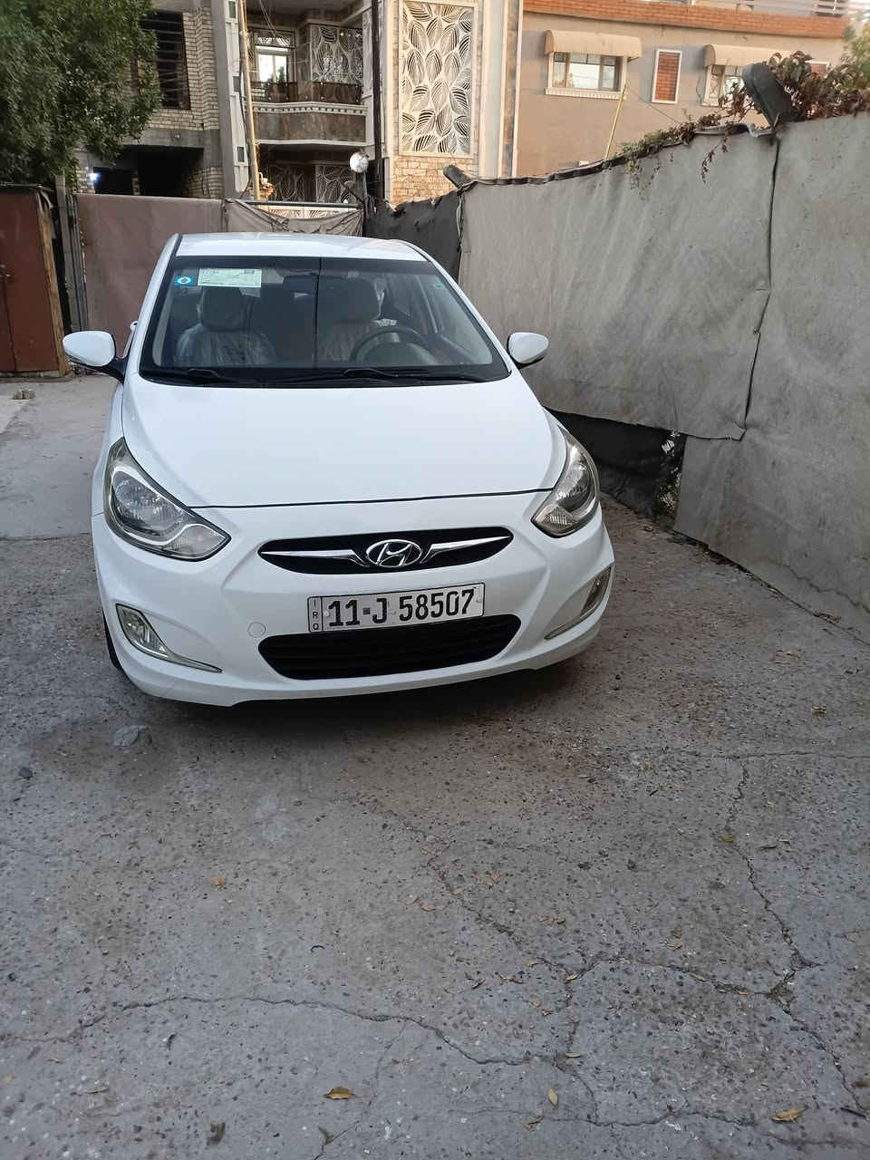 السلام عليكم/ سيارة للبيع هونداي اكسنت خليجي موديل ٢٠١١ رقم بغداد ابأسمي محرك ١٦٠٠ هزة جديدة السيارة جاهزة من جميع النواحي مكاني بغداد الكرخ والسعر ٩٣ وبيهة مجال بسيط للاتصال***********
