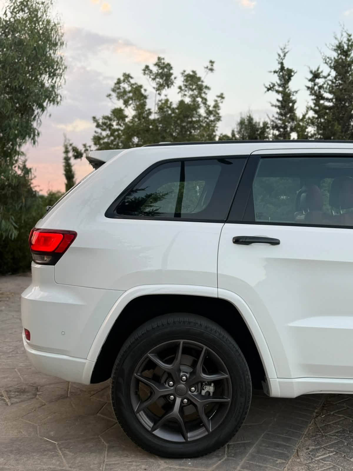 السلام  عليكم ورحمة الله وبركاته
‏‎‏‎       ——— لـلـبـيع  ———

جيب گراند شيروكي - Jeep Grand Cherokee

‏‎‏‎وراد خليجي .     —    بدون ايرباك 

‏‎‏‎الموديل           —    2021

فئة.                 —   80th استيراد شركة هارلم 

حجم المكينه   —     3600/ V6

‏‎‏‎اللون               —     ابيض     

‏‎‏‎المسافه المقطوعه — 96.000mi

‏‎‏‎حاله السياره.    —    ( كفاله عامه  ) (بدون صبغ بدون تبديل)

‏‎‏‎المواصفات 
‏‎‏‎- بصمة تشغيل 
‏‎‏‎- بصمة أبواب 
‏‎‏‎-تشغيل عن بعد 
‏‎‏‎-ترحيب عند الاقتراب 
-رادار امامي 
-رادار جانبي 
-رادار خلفي 
-تحديد مسار 
-تنبيه قبل الاصطدام 
‏‎‏‎-كشنات جلد 
-كشنات احمر مختمه 80th
- شاشه ديجتال 
-ستيرن كهربائي 
-اناره محيطيه 
-اشاره بالمرايه 
-حساس امامي خلفي 
-بردات خلفيه ‏‎
‏‎‏‎-شاشه كبيره تدعم نظام الأبل كار باي ونظام الاندرويد
-شاشه عداد ديجتال
-فتحت سقف بانوراما 
‏‎-دبل اكسل 
‏‎-اوتو ستوب
‏‎-وضعيات قياده 
‏‎‏‎-كشنات تدفئة ( اماميه - خلفيه ) 
-كشن السايق خزن ميمور
-كشنات اماميه تبريد 
-ستيرن تدفئة
‏‎‏‎- ستيرن بحركه كهربائيه 
‏‎‏‎- تبريد مركزي 
‏‎‏‎- بگ لايت LED 
‏‎-صندوق كهربائي 
‏‎‏‎-كرسي السايق والراكب بحركة كهربائيه 
‏‎‏‎-تحكم ستيرن جهتين 
‏‎‏‎-تحديد سرعه 
‏‎‏‎-مانع انزلاق 
‏‎‏‎-ليد نهاري
‏‎‏‎-كامره خلفيه دواره 
‏‎‏‎باقي المواصفات المعروفه 

‏‎‏‎السعر            — 293$ وبيه مجال للطيبين  

‏‎‏‎رقم السياره    — السليمانيه   

‏‎‏‎موقع  السياره — السليمانية
الاستفسار _ *********** واتساب
