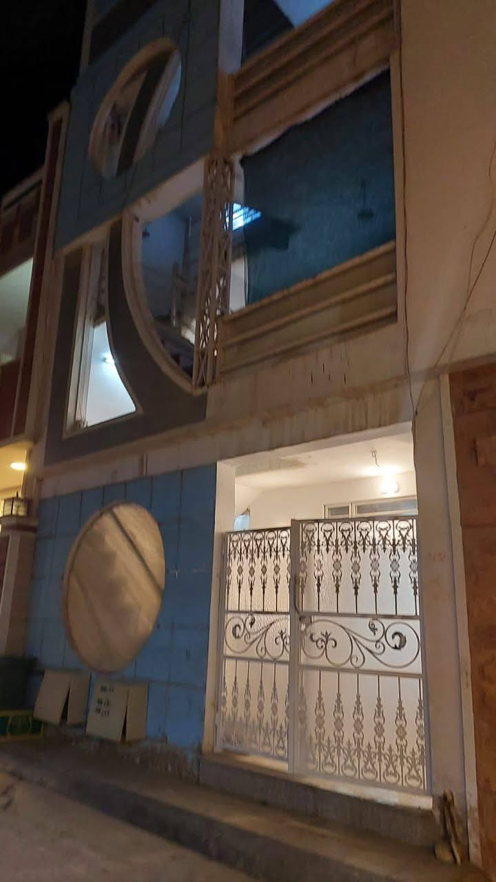 (( شقة ارضي مؤثثة بالكامل للأيجار ))  ...
شقة أرضية مؤثثة بالكااااامل في منطقة الوزيرية شارع السفارة التركية سابقا مجاور بنك الزراعة التركي قرب مكتب الفيزة تحتوي على  صالة وغرفتين نوم ومطبخ وحمام ....
للاستفسار الاتصال على الرقم
***********
