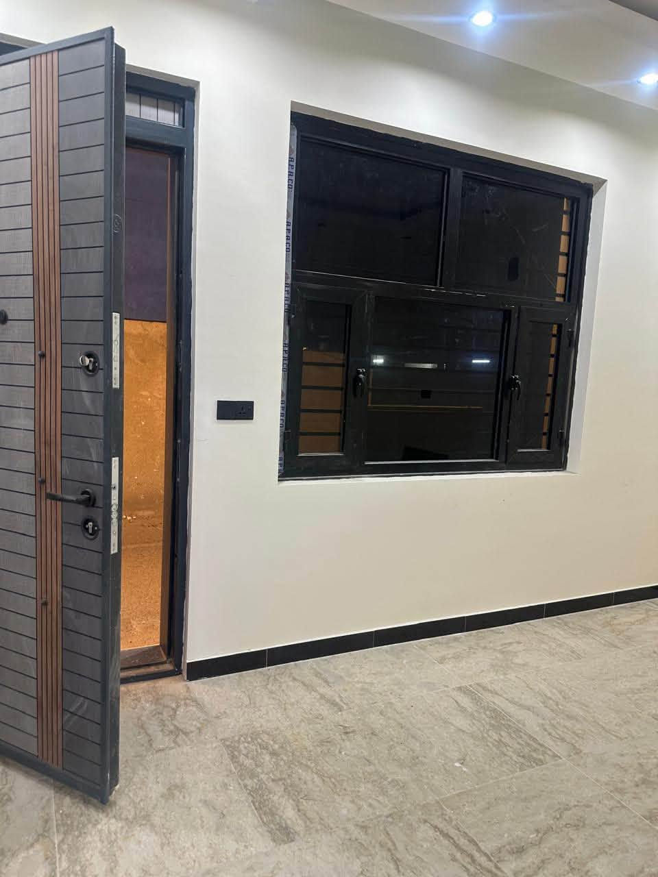 🏠 مشتمل حديث للبيع
📍 حي القاهرة / الضباط
مقابل مول القاهرة – الفرع الثاني

📐 المساحة: 44.5 م²
↔️ الواجهة: 5 م
🏗️ بناء حديث (2026)

🔹 غرفتا نوم
🔹 صالة
🔹 مطبخ
🔹 حمام

📞 ***********
📩 مراسلة الصفحة متاحة

✨ فرصة مناسبة للسكن وبسعر منافس.
