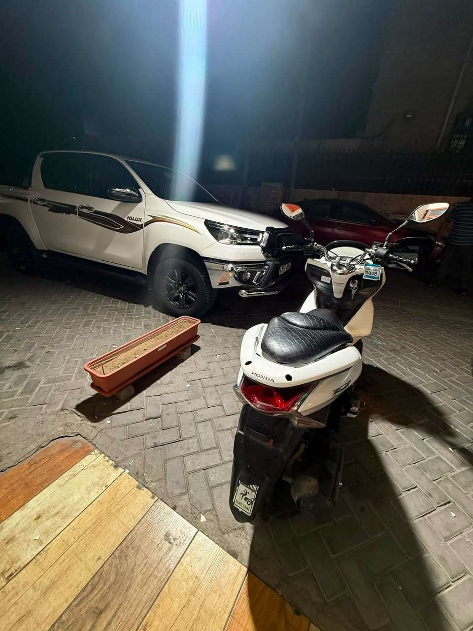 سلام عليكم
(pcx)اصدار اول للبيع
ياباني مثل مموضح Jf
للبيع مكينه كفاله عامه وداراجه مكفوله من كلشي 
العنوان الاعضميه
شارع الكسره 
السعر مليونين وبيها مجال حكك جيه
الرقم للتواصل
***********
