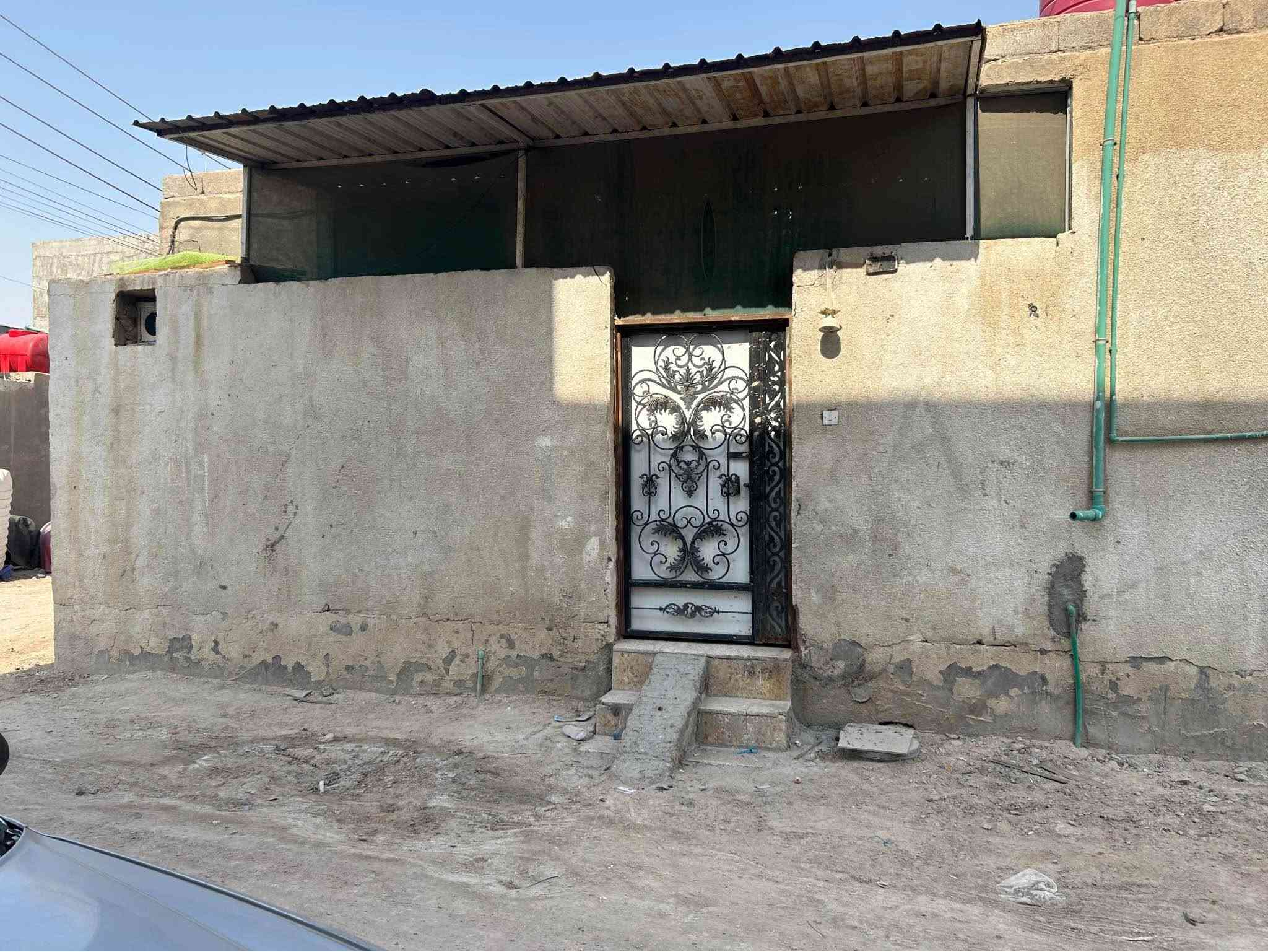 بيت للبيع بالبهادريه قرب حسينيه بني ساله مساحه 100 متر مربع ركن ماء ومجاري وكهرباء كلهاا يمك 
يحتوي على غرفيتن نوم وصاله واستقبال ومطبخ وصحيات بناء 2018 بيت نضيف وموجه ومنقه كلش حلوه وهادئه سعر 60 وقابل للتفاوض 
ملاحضه الارض وقف سني 
*********** البصرة, العراق
