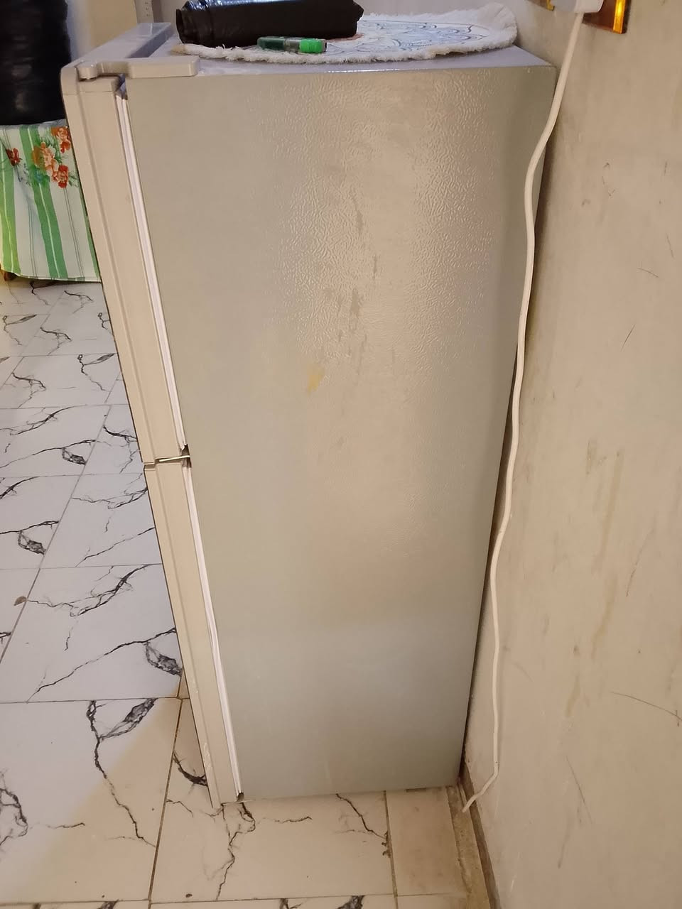 السلام عليكم هاي الثلاجه للبيع

