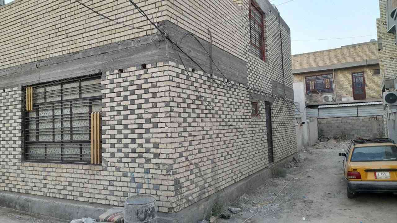 السلام عليكم دار للبيع طابو زراعي سند 25 المساحة 150 متر ركن بناء حديث سنة 2022. طابقين اربع غرف نوم 5×4 + صالة 6×4+ مطبخ 6×6 +حولي + ثلاث حمامات  +منور 4×2 الطابق الأول منجز من كاشي +سيراميك فول والطابق الثاني نقص لبخ للغرف(بياض) 
العنوان: الشعلة قطاع السادس شارع فؤاد المصور خلف فوج الطوارئ شارع مقرنص
للأستفسار الأتصال بصاحب الدار 
الرقم: ***********
